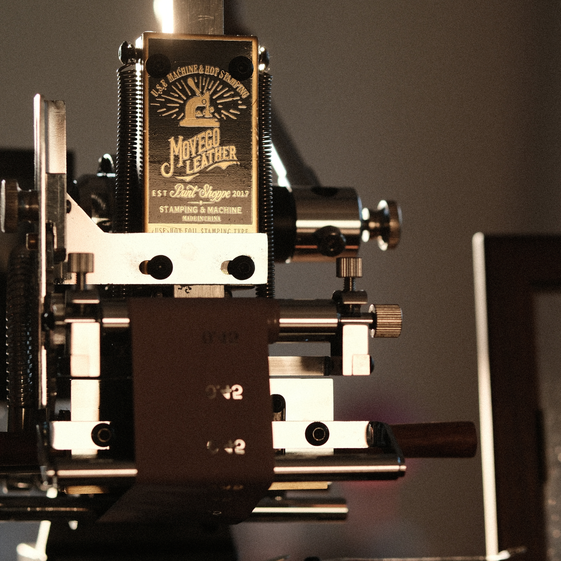MOVEGO Compact Hot Foil Stamping Machine for Leather, Paper & PVC|Vintage Mechanical Design