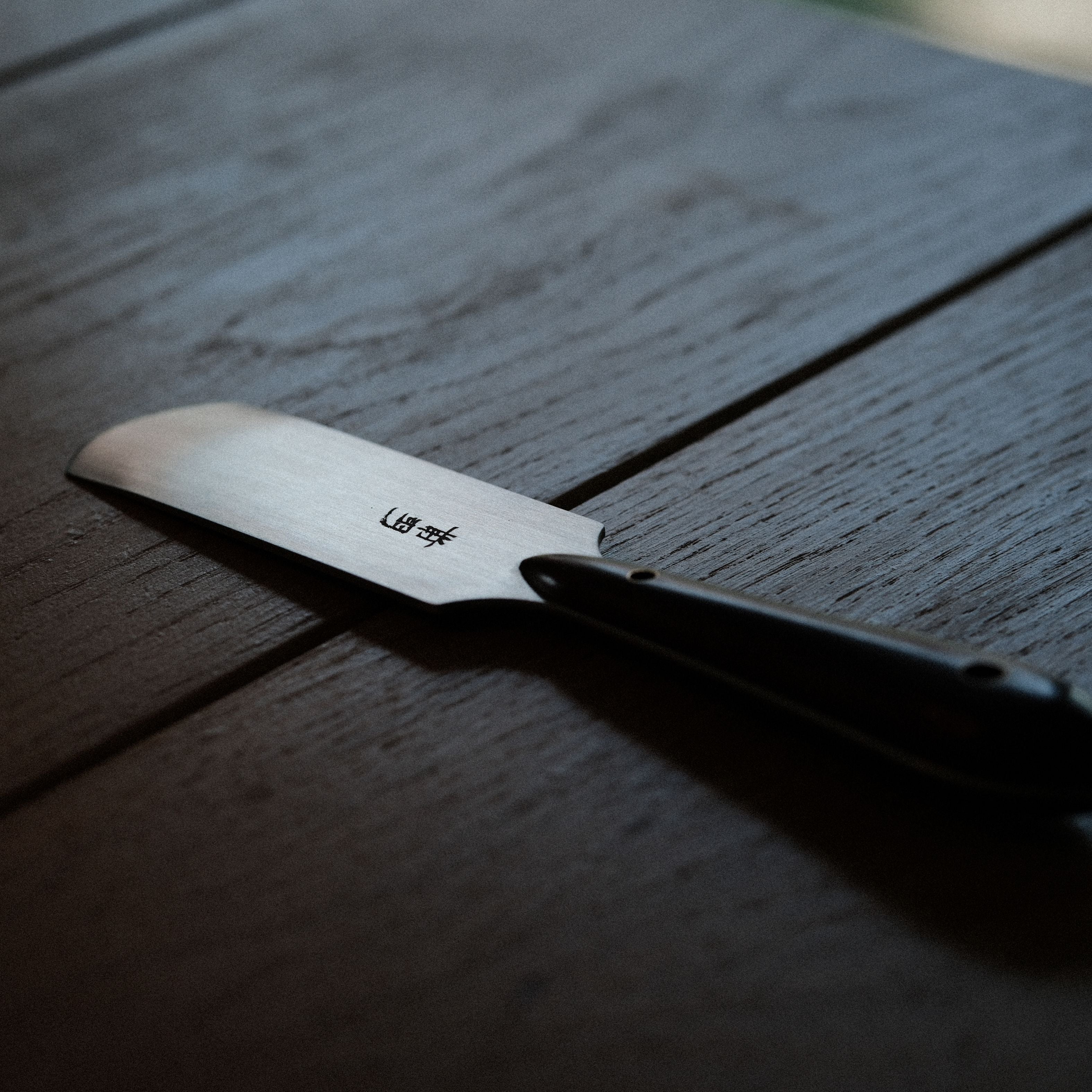 12C27 round head leather skiving knife for thinning, paring, raised work, and edge shaping. Easy to strop, rust-resistant, sharp, and stable in hand for cleaner leather skiving on vegetable-tanned leather. Shop now.