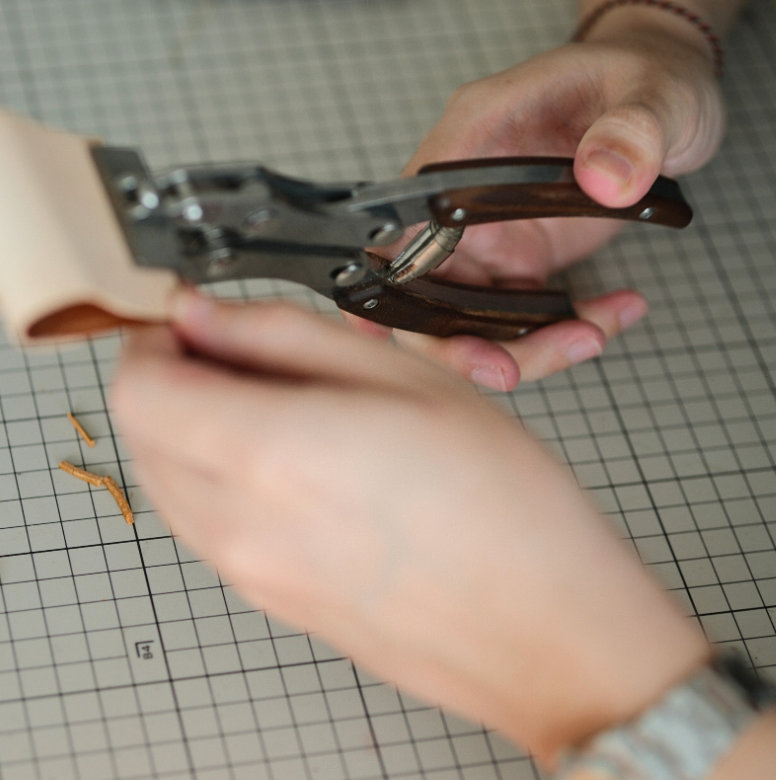 The 2nd Generation Nattools Leather Flat Pliers, an essential tool crafted for leathercraft enthusiasts and professionals seeking precision and dura