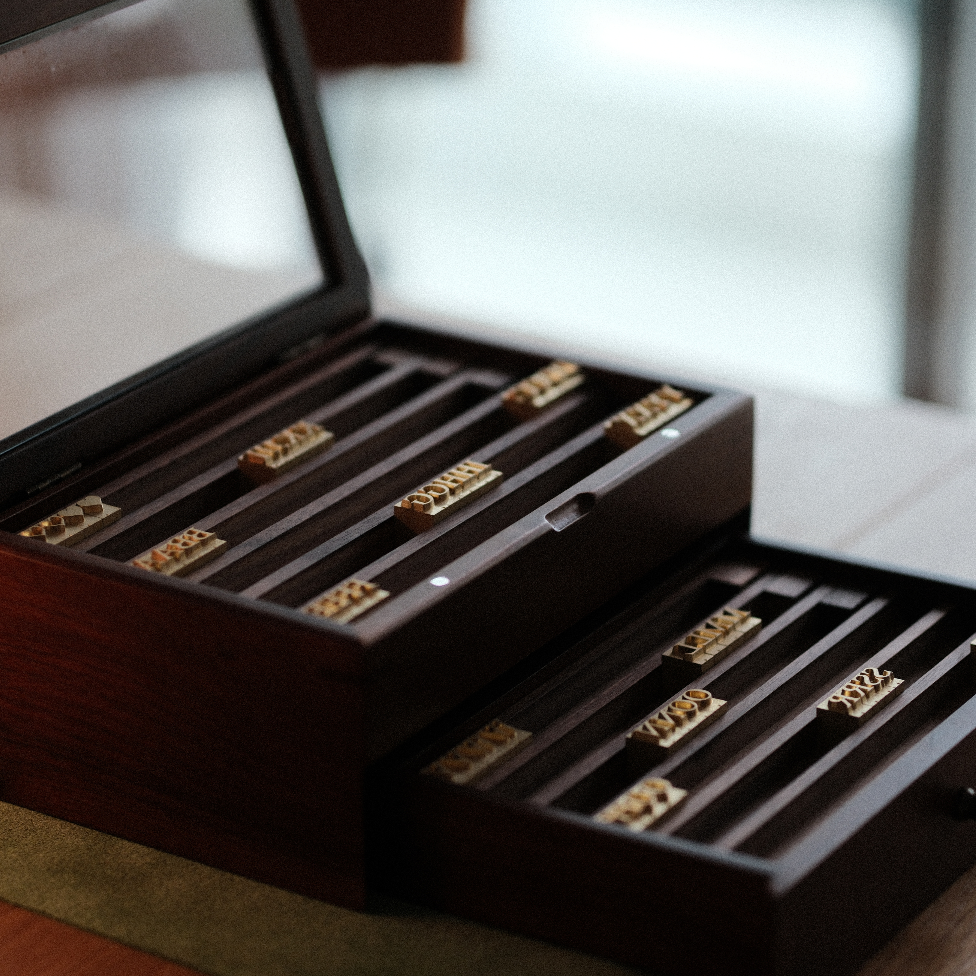 This double-layer walnut letter box keeps 300+ type pieces neatly stored, easy to find, and ready for your next leathercraft, branding, or custom stamping project.A practical and beautiful storage solution for makers who care about every detail.