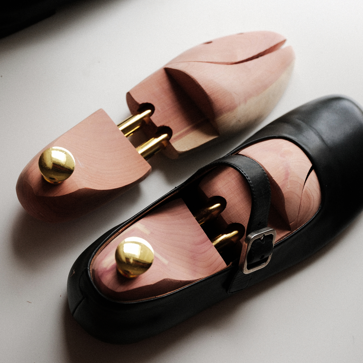 Adjustable Cedar Shoe Trees | Twin-Tube Split-Toe Design