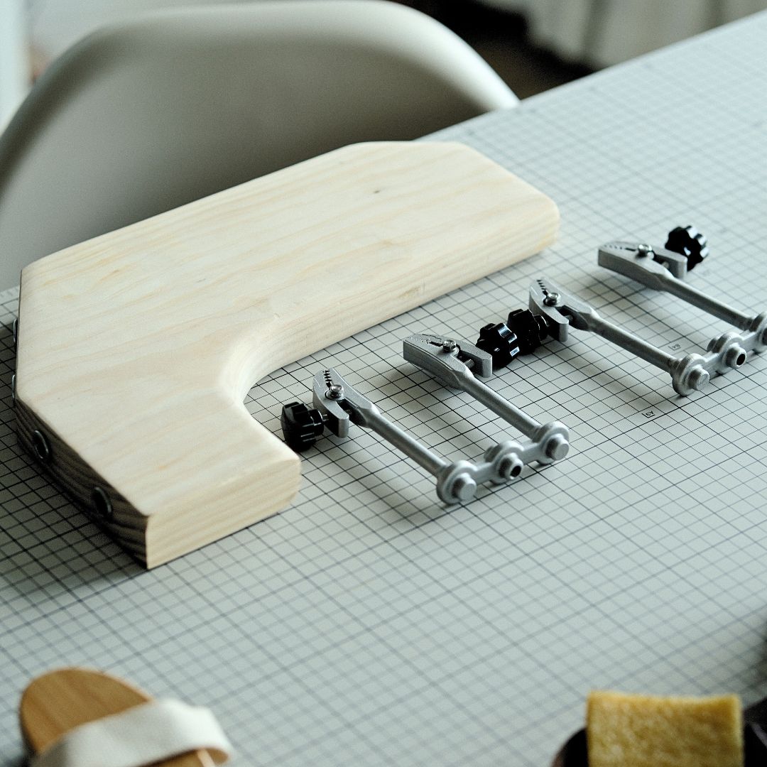 Adjustable Shoemaker Upper Shaping Clamp - Ideal for Handmade Chelsea Boots and High-Tops
