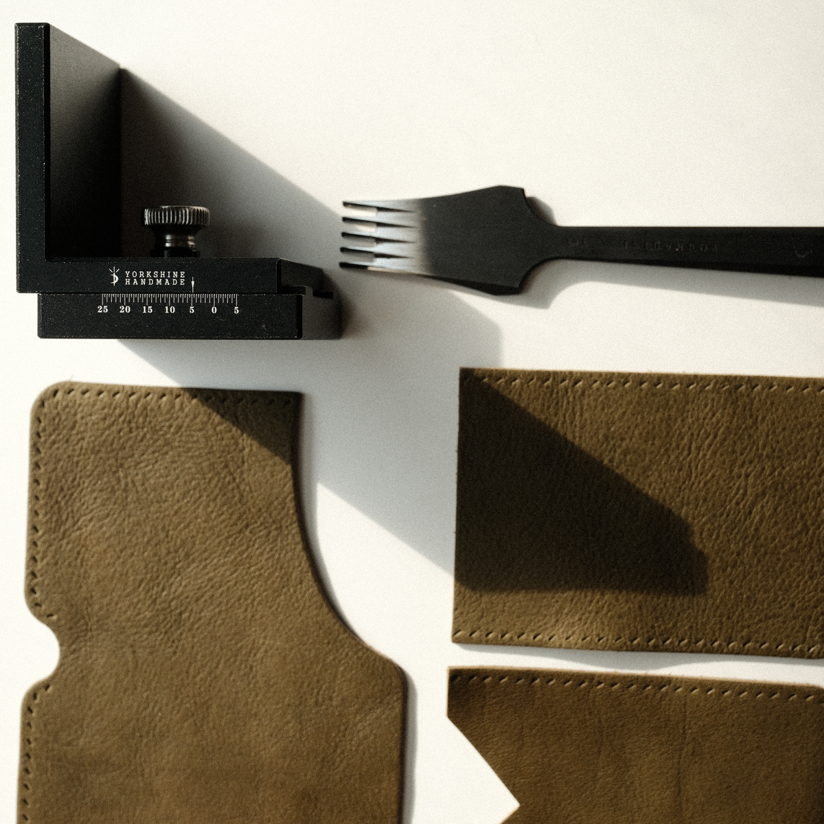 Adjustable Leather Pricking Iron Guide | 90° Stitching Hole Alignment Tool