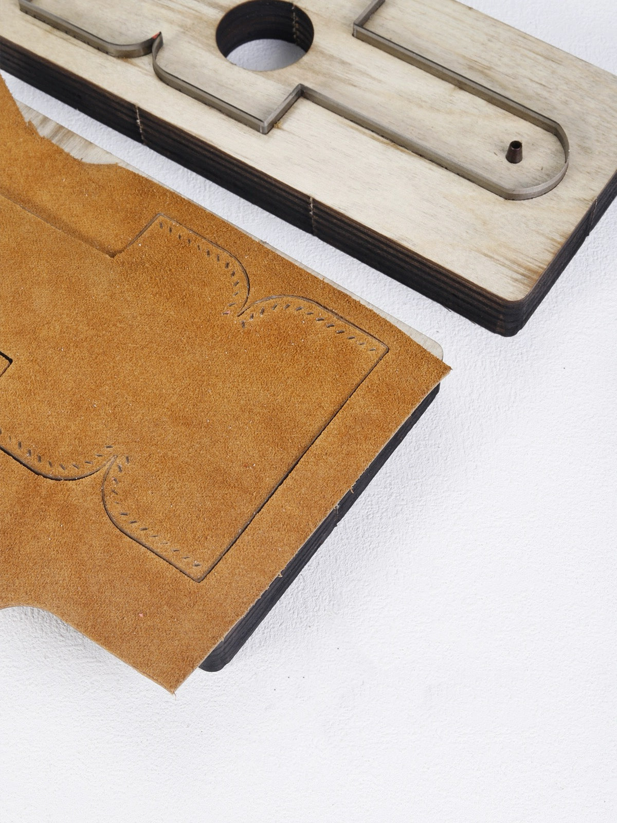 AirPodsCurvedCaseLeatherCuttingDie