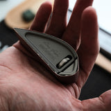 A lightweight aircraft-grade aluminium leather sanding tool for edge sanding, surface prep, glue-side roughening and small detail finishing. Includes 5 pieces of sandpaper.