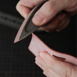 A lightweight aircraft-grade aluminium leather sanding tool for edge sanding, surface prep, glue-side roughening and small detail finishing. Includes 5 pieces of sandpaper.