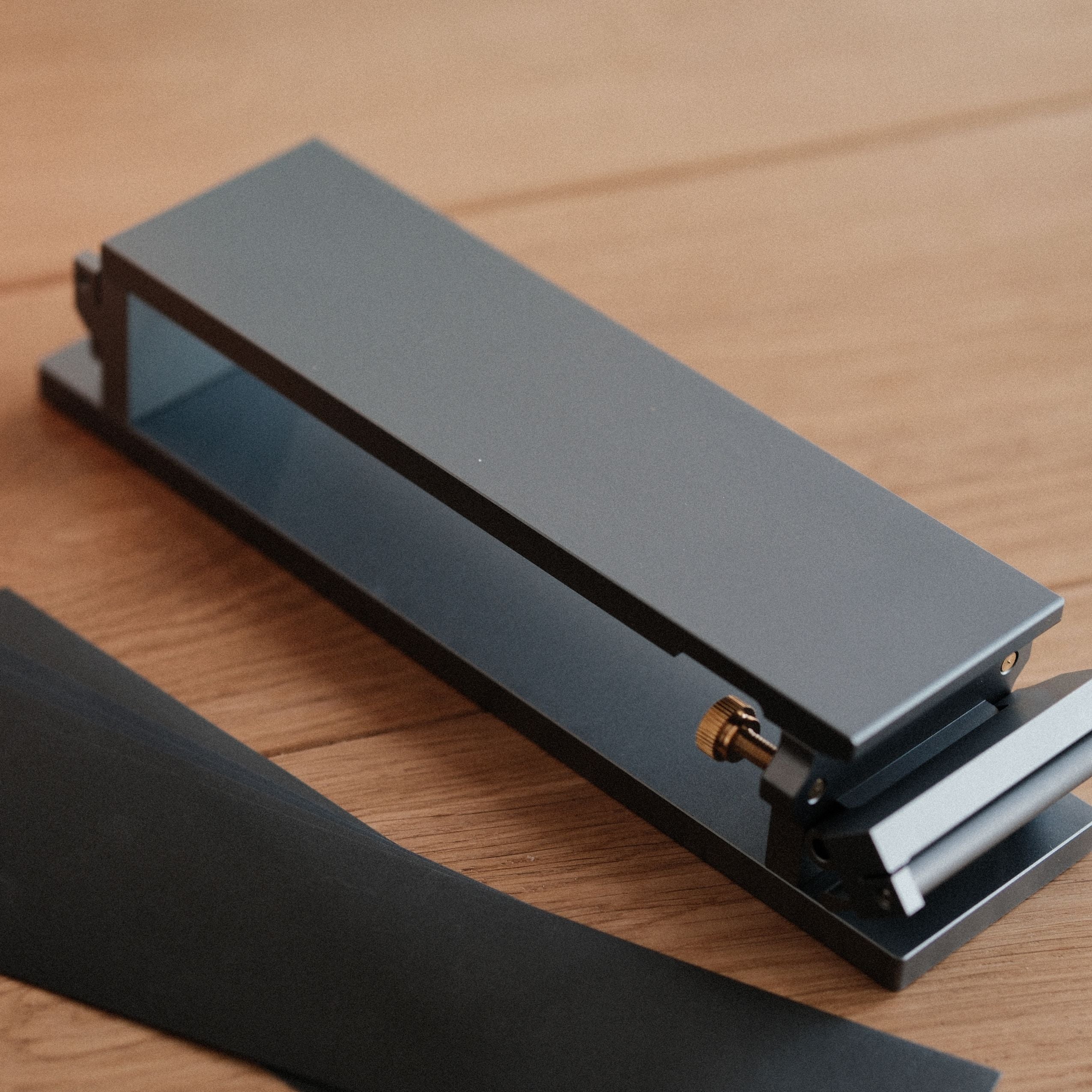 Aluminum sandpaper sharpening base for leathercraft knives and edge tools. CNC-machined with an anodized finish, non-slip silicone backing, and a flat clamping design for easier, more consistent sharpening. Includes 600, 1200, and 2000 grit sandpaper. Shop now.