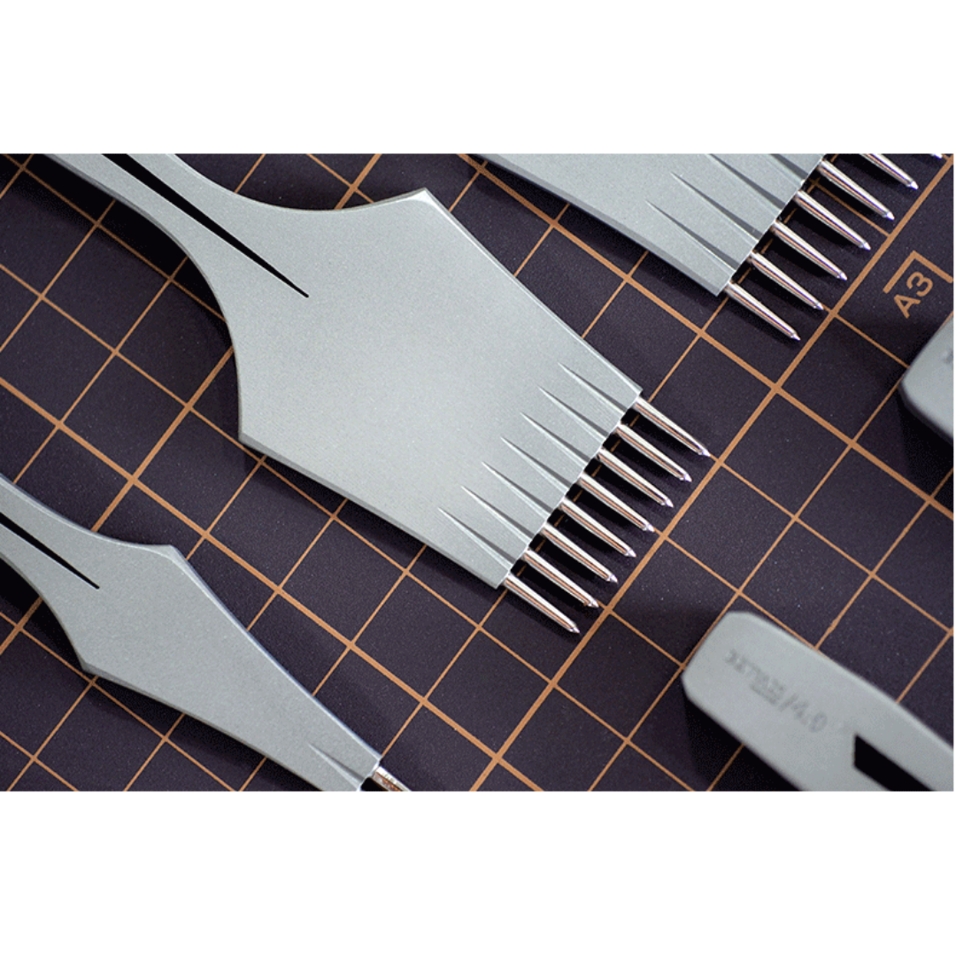 BEWAIS Hollow Pricking Iron offers sharp, precise punching for hand-stitched leathercraft. Made from Hitachi stainless steel, CNC-machined for accuracy, with a hollow design for better balance and grip. Rust-resistant and built to last. Perfect for leather artisans. Get yours today!