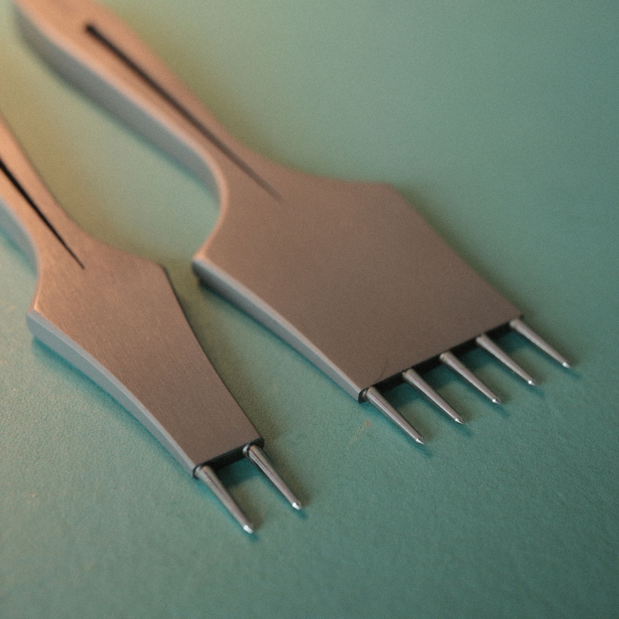 BEWAIS Hollow Pricking Iron – Precision Leather Stitching Chisel