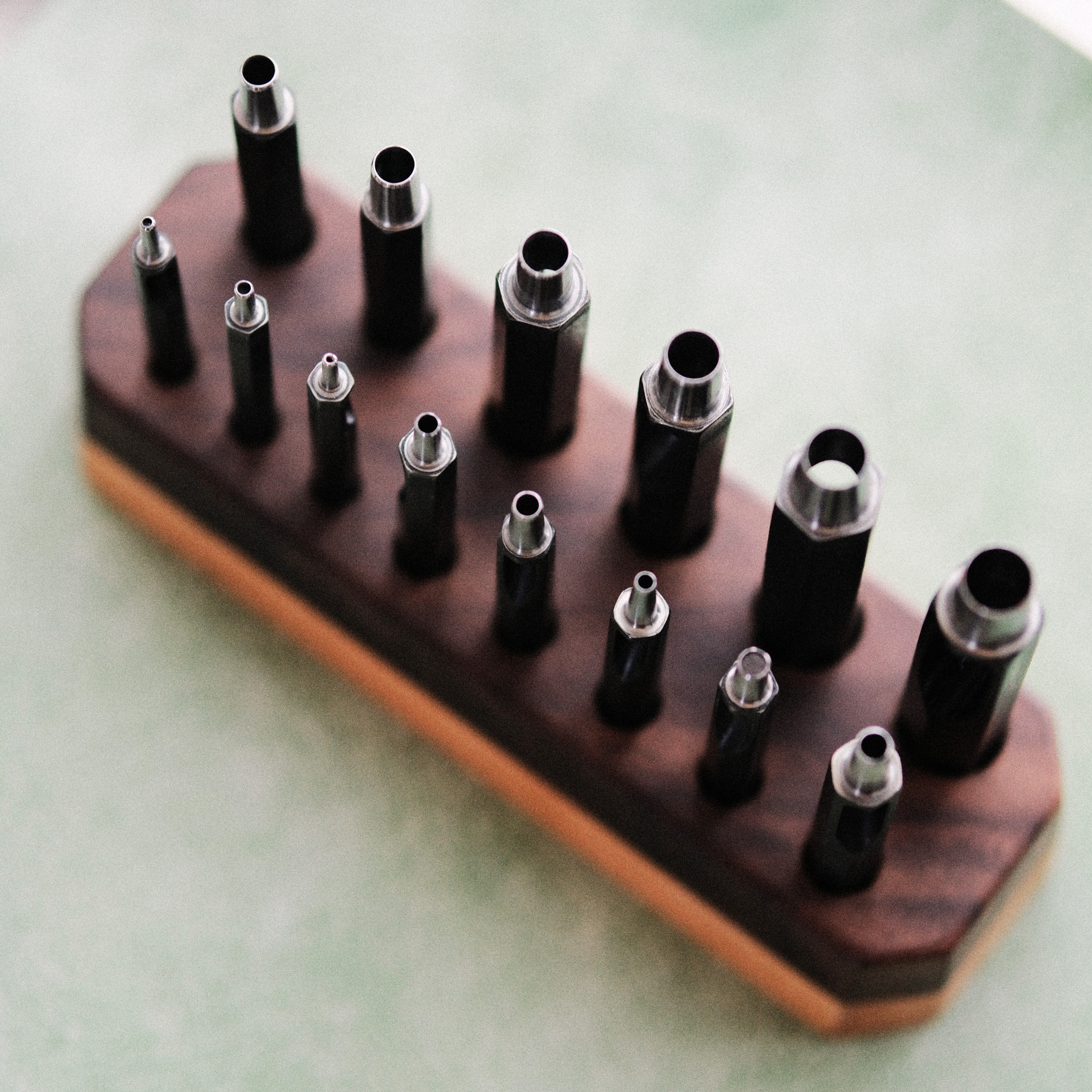 Taiwan-made Bangbang hex round punch set for leathercraft. High-toughness special alloy steel punches with black finish and wooden base, ideal for clean belt holes, hardware holes, and round leather punching.