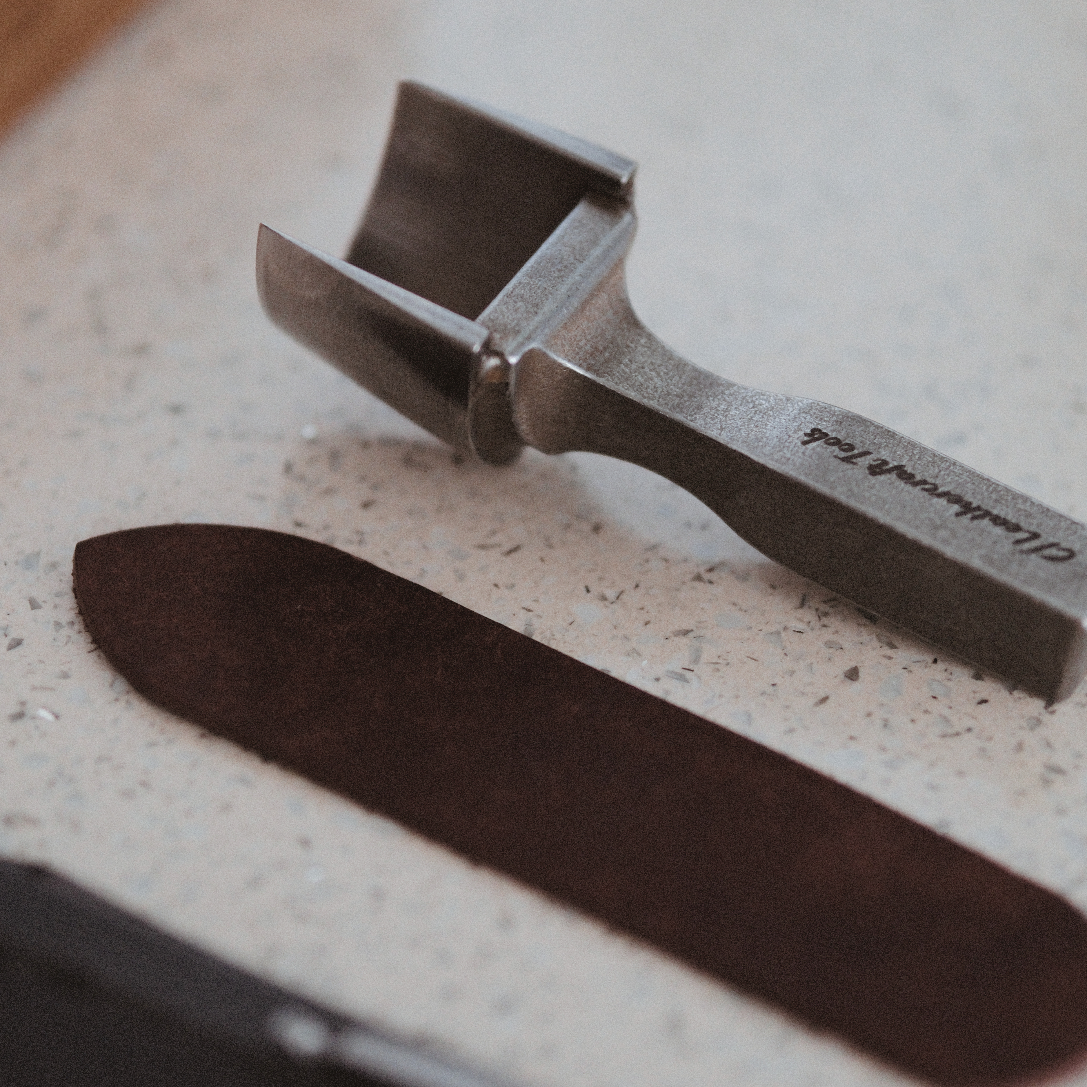 CÍ × bangbang DC53 Leather Belt End Punch, a leathercraft strap end punch for clean, accurate belt tips. Japanese DC53 tool steel, heat-treated for a sharp, durable edge, test-cut before shipping, and built for long-term use. Order yours today.