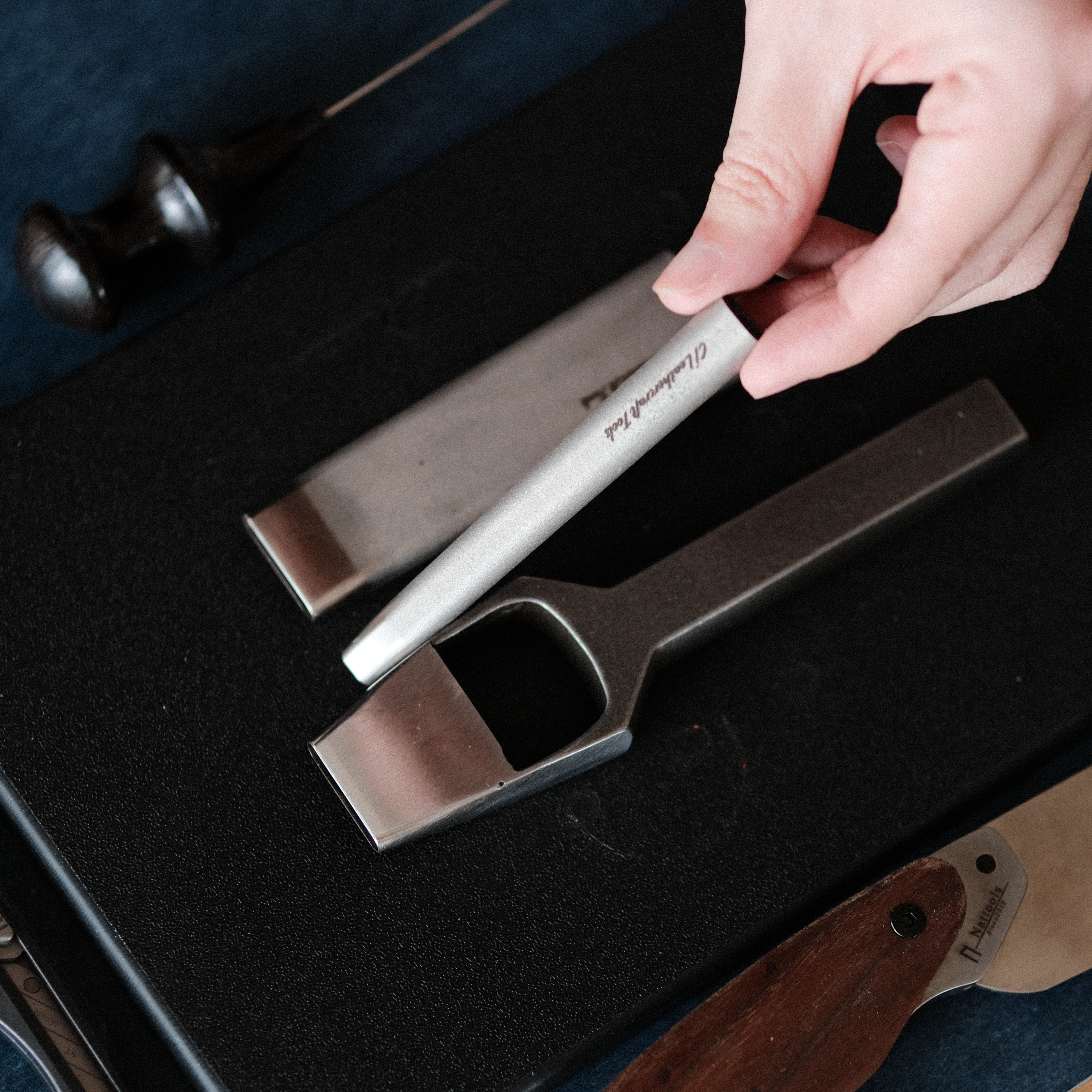 DC53 leather belt slot punch for clean buckle slots, strap holes and oblong cuts. Hand-sharpened, stone-washed and made to order for a steady strike, durable edge and long-term leatherwork use. Shop CÍ × Bangbang.
