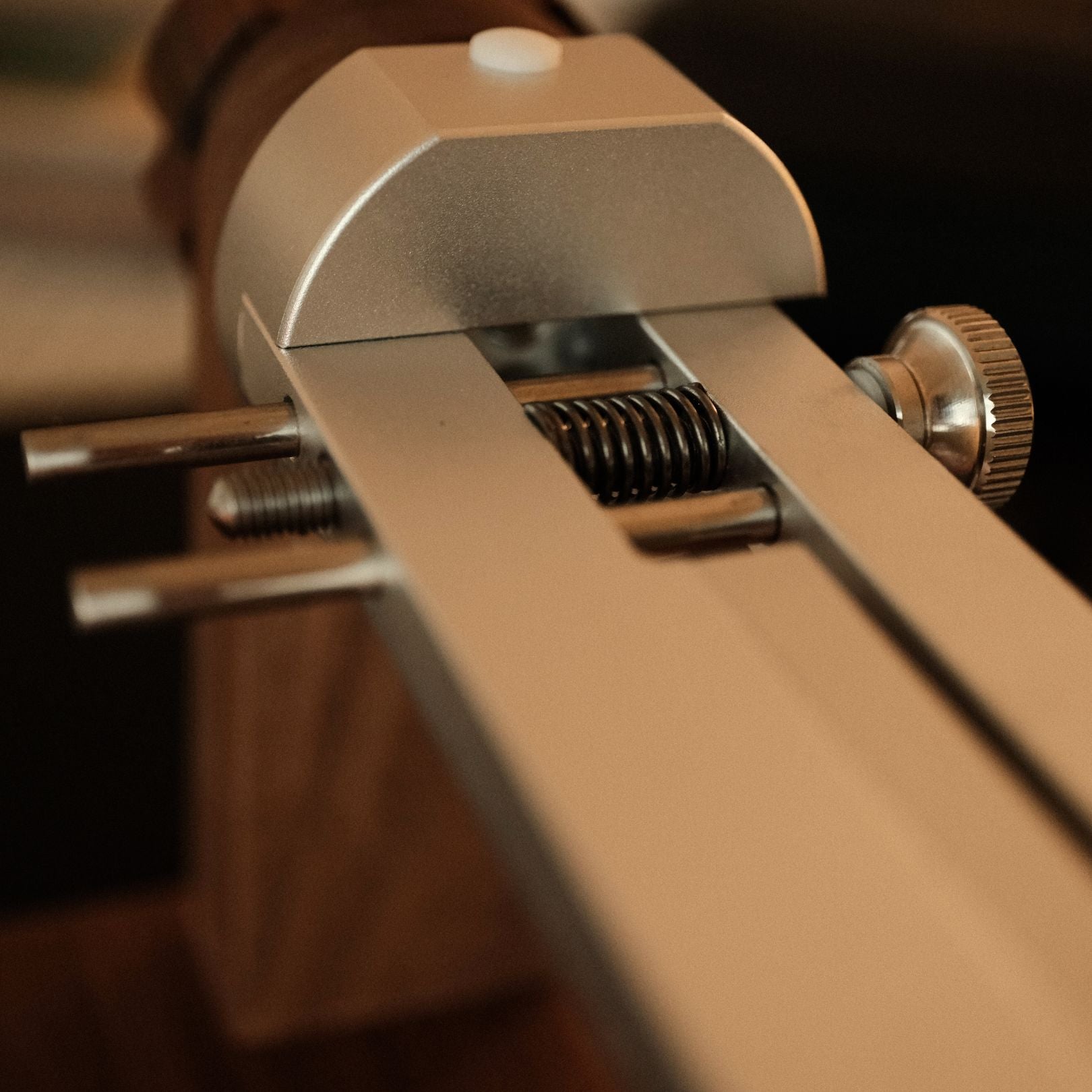 If you make leather watch straps by hand, you’ll know how tricky edge painting can be — especially on narrow bands. This clamp makes the job a whole lot easier. It holds your strap securely in place so you can apply edge paint smoothly and evenly, without chasing the leather around your workbench.