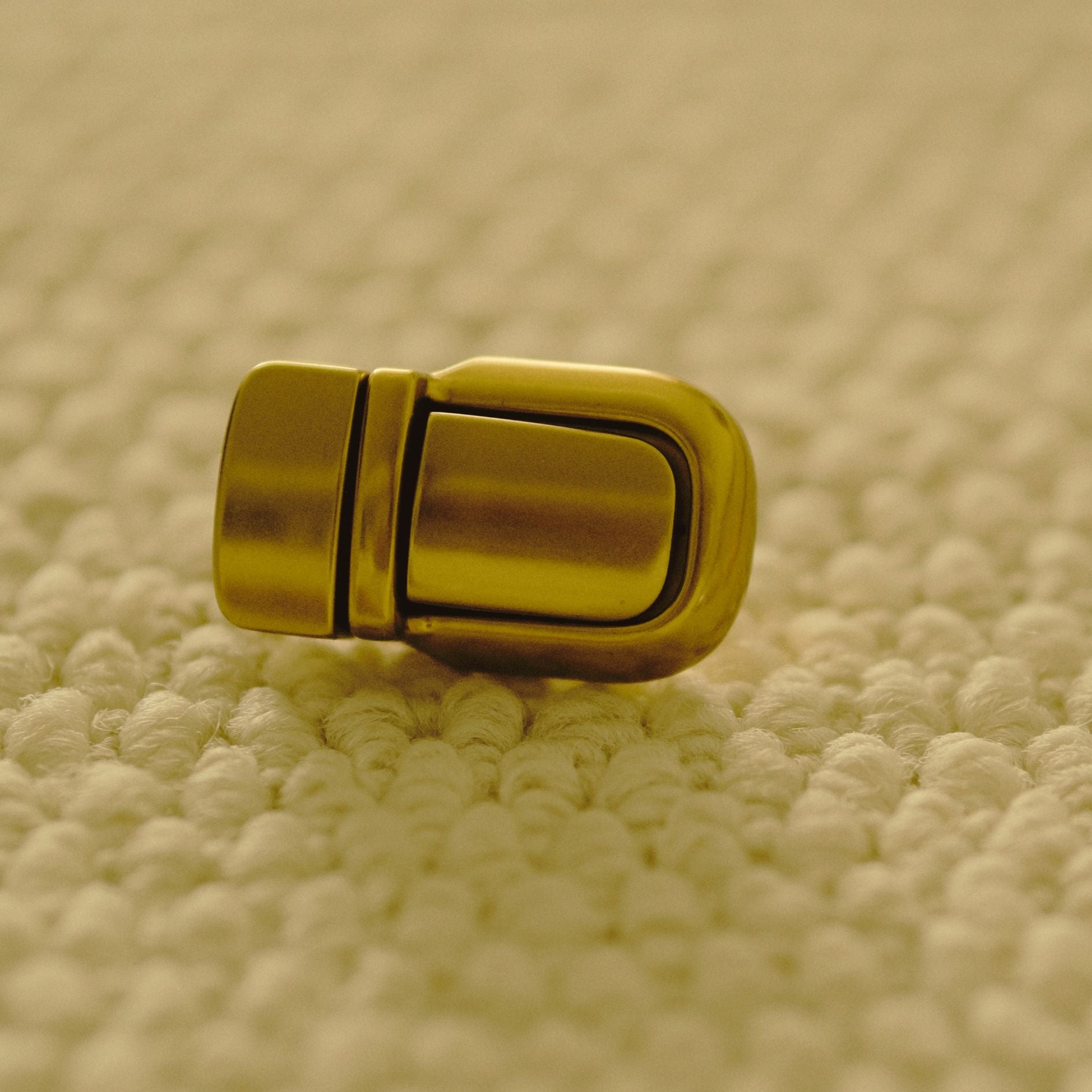 Durable leathercraft bag lock hardware made from zinc–steel alloy with a smooth finish. Easy to match with handmade bags, wallets, and DIY leather projects. Add a sturdy, clean look to your designs. Shop now with global shipping and long-term support.