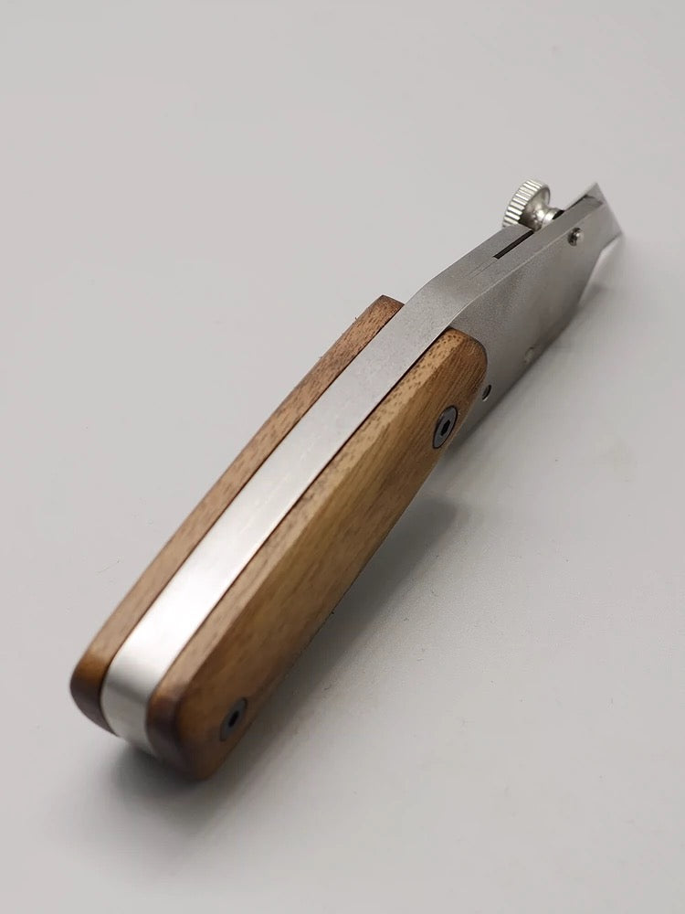 Heavy-Duty Trapezoid Craft Knife
