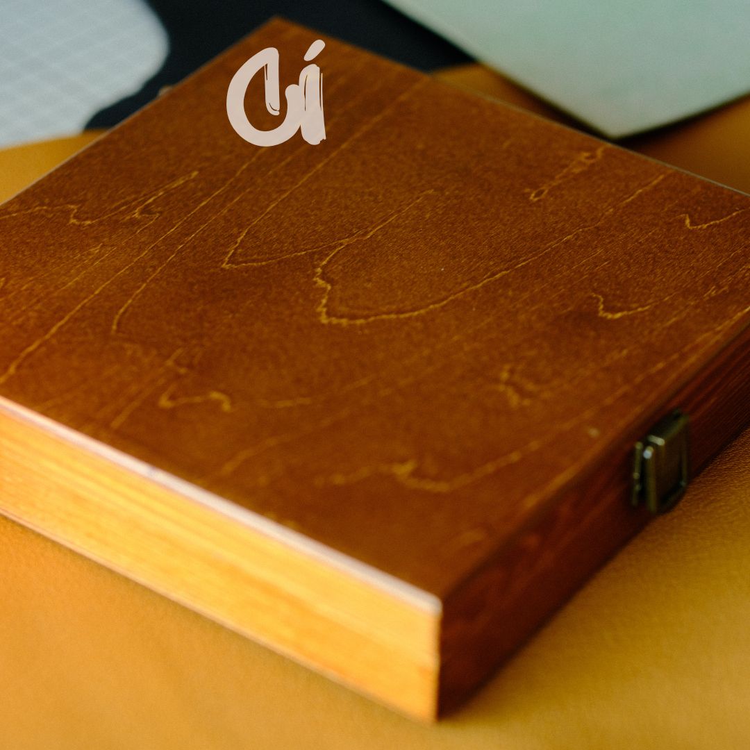 LargeFontBrassLeatherStampingSet_CompleteSetwithHolder_WoodenBox1