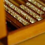 Upgrade your leatherwork with this premium brass font set – everything you need to make your leather creations pop! Featuring capital & lowercase letters, numbers, and symbols, plus a stylish pinewood storage box to keep it all organized. 🎨✨ Perfect for use with Maxita's hot foil machine, this set will elevate your DIY projects
