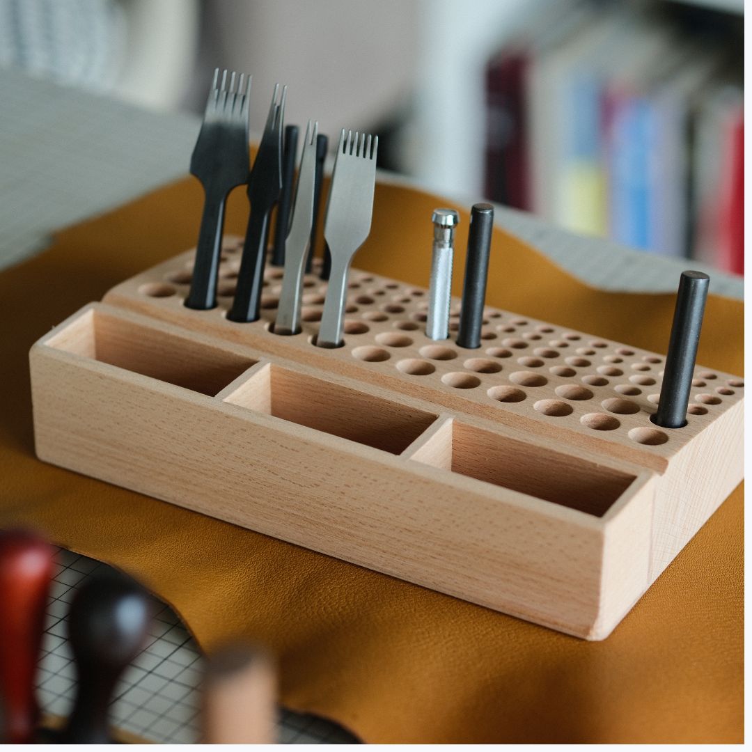 This tool holder is perfect for storing a wide range of leather crafting tools, including modeling tools, diamond cutters, and other professional leather art tools.