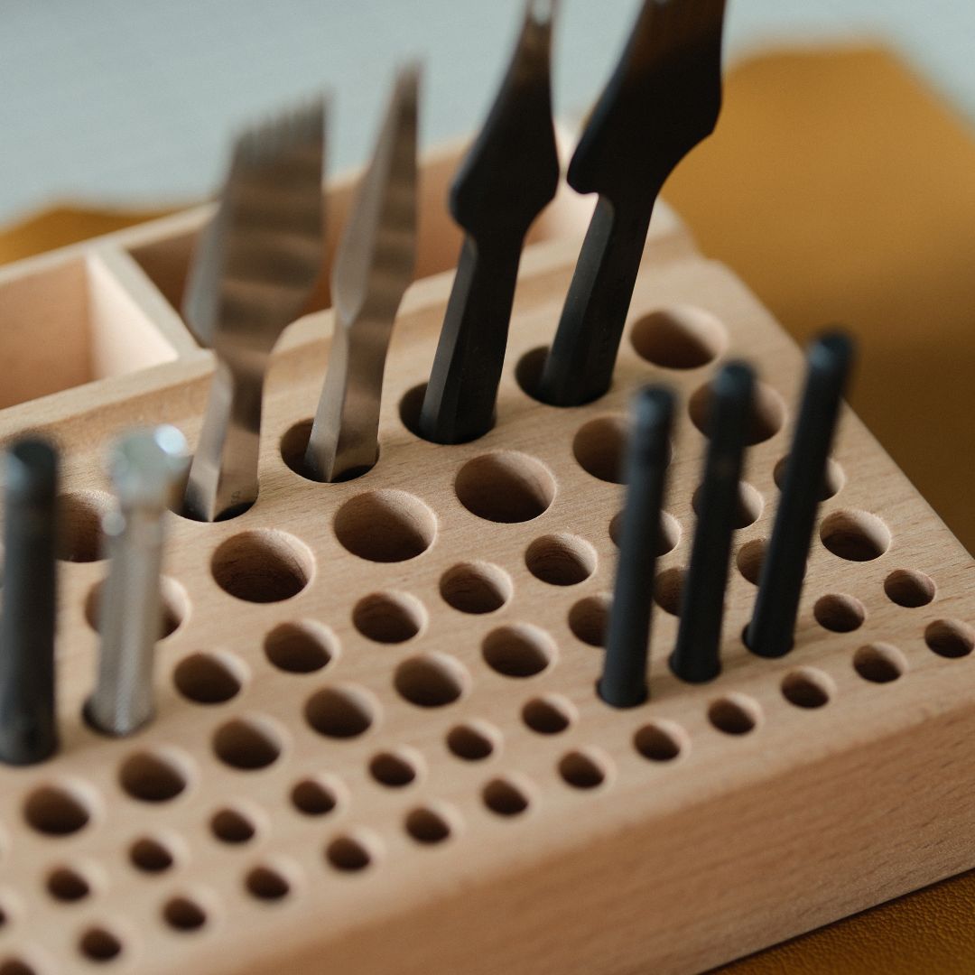This tool holder is perfect for storing a wide range of leather crafting tools, including modeling tools, diamond cutters, and other professional leather art tools.