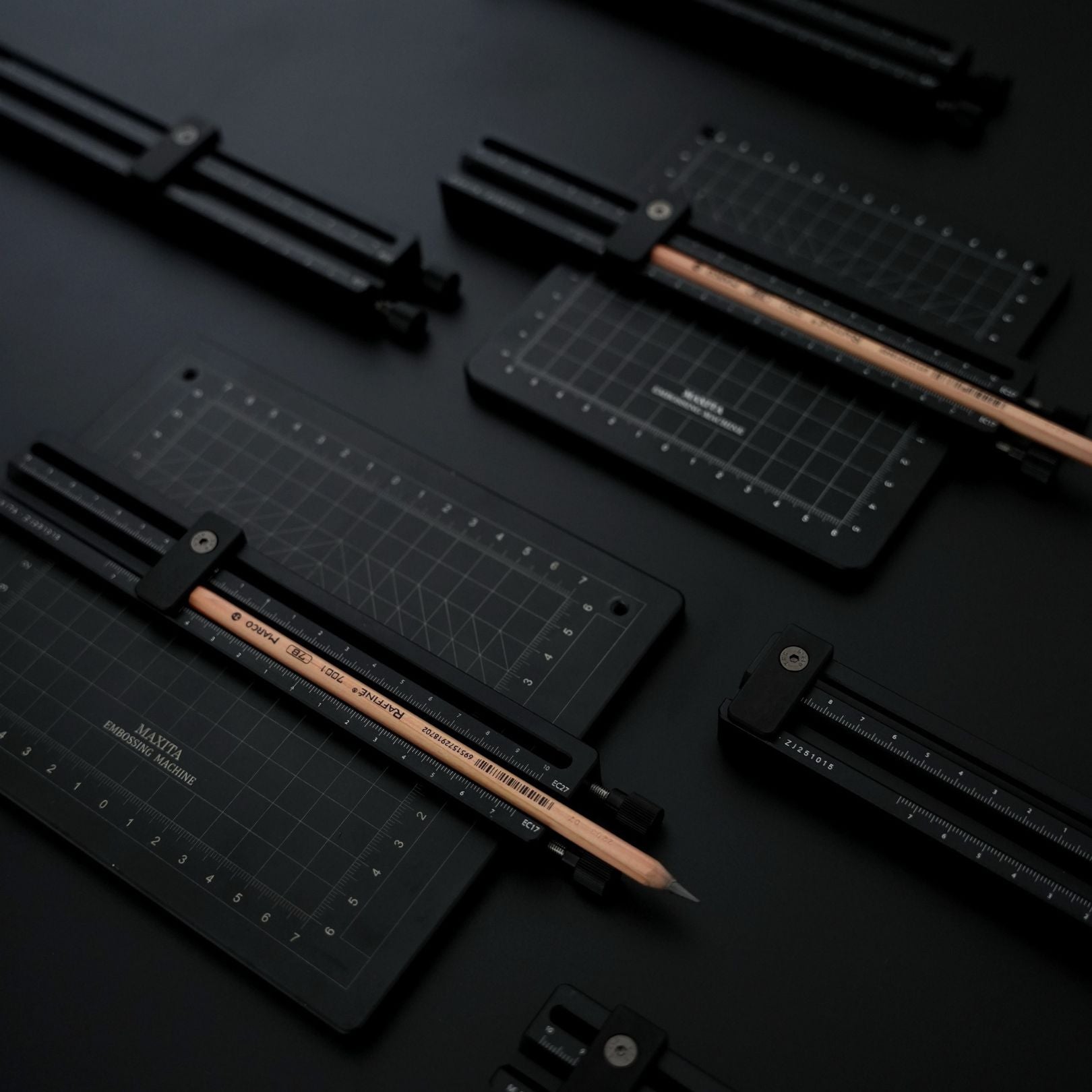 Adjustable pencil holder designed for MAXITA hot foil stamping machines. Made from durable aluminum alloy with clear scale markings for precise alignment. Compatible with EC-17 and EC-27. Ideal for pencil foil stamping. Explore now or contact us to confirm compatibility.
