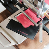 MOVEGO vintage hot foil stamping machine for leather, paper and PVC. Compact, tactile and easy to align, with clamp, infrared guide and worktable included. Custom stamping support, professional setup advice and reliable after-sales service from CÍ. Shop now.