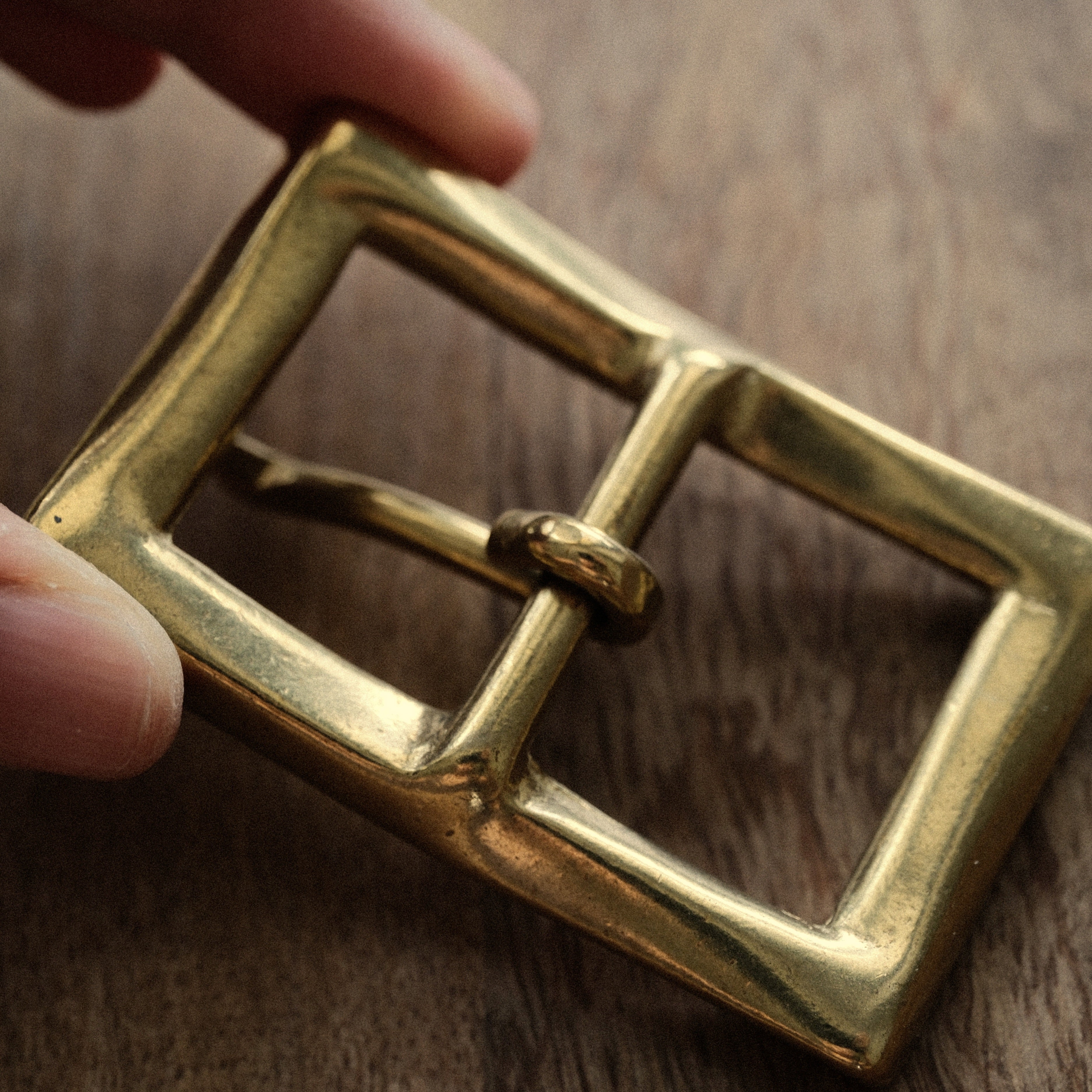 Made in Japan solid brass belt buckle for 25mm leather straps. Sand-cast, naturally aged and supplied with two matching brass screws for handmade belt projects.
