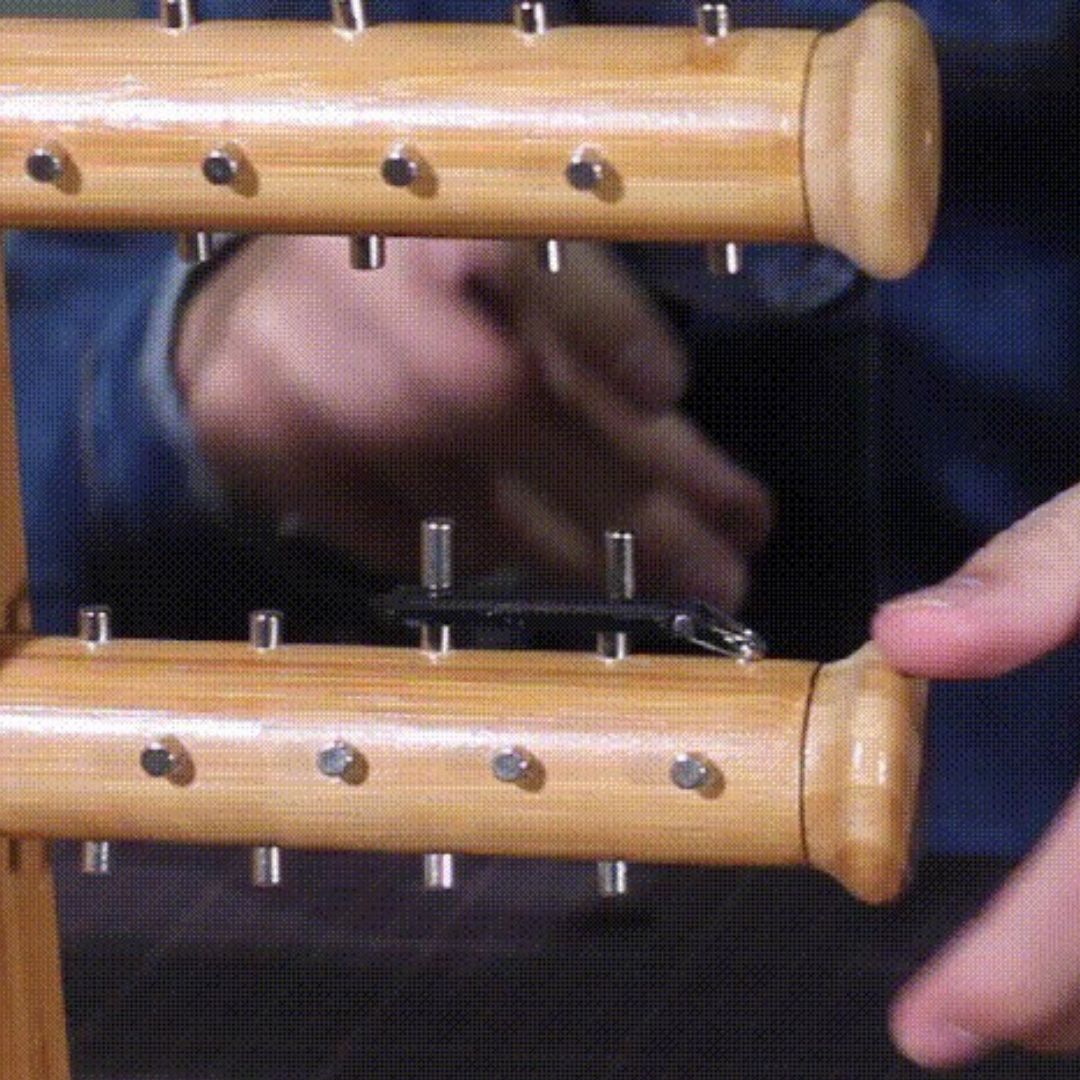 360° Rotating Magnetic Poles: Equipped with magnetic poles that can rotate 360 degrees, providing flexibility for drying and edge painting. You can easily adjust and rotate the straps to ensure an even finish.