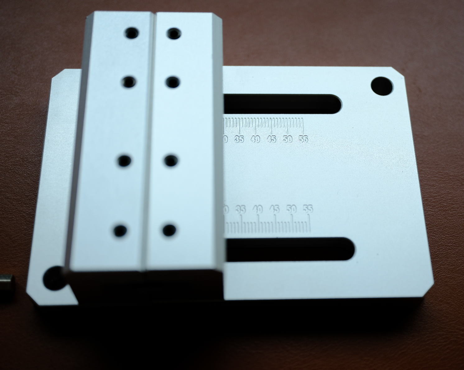 MinimalistDeluxeLeatherEdgeCutter