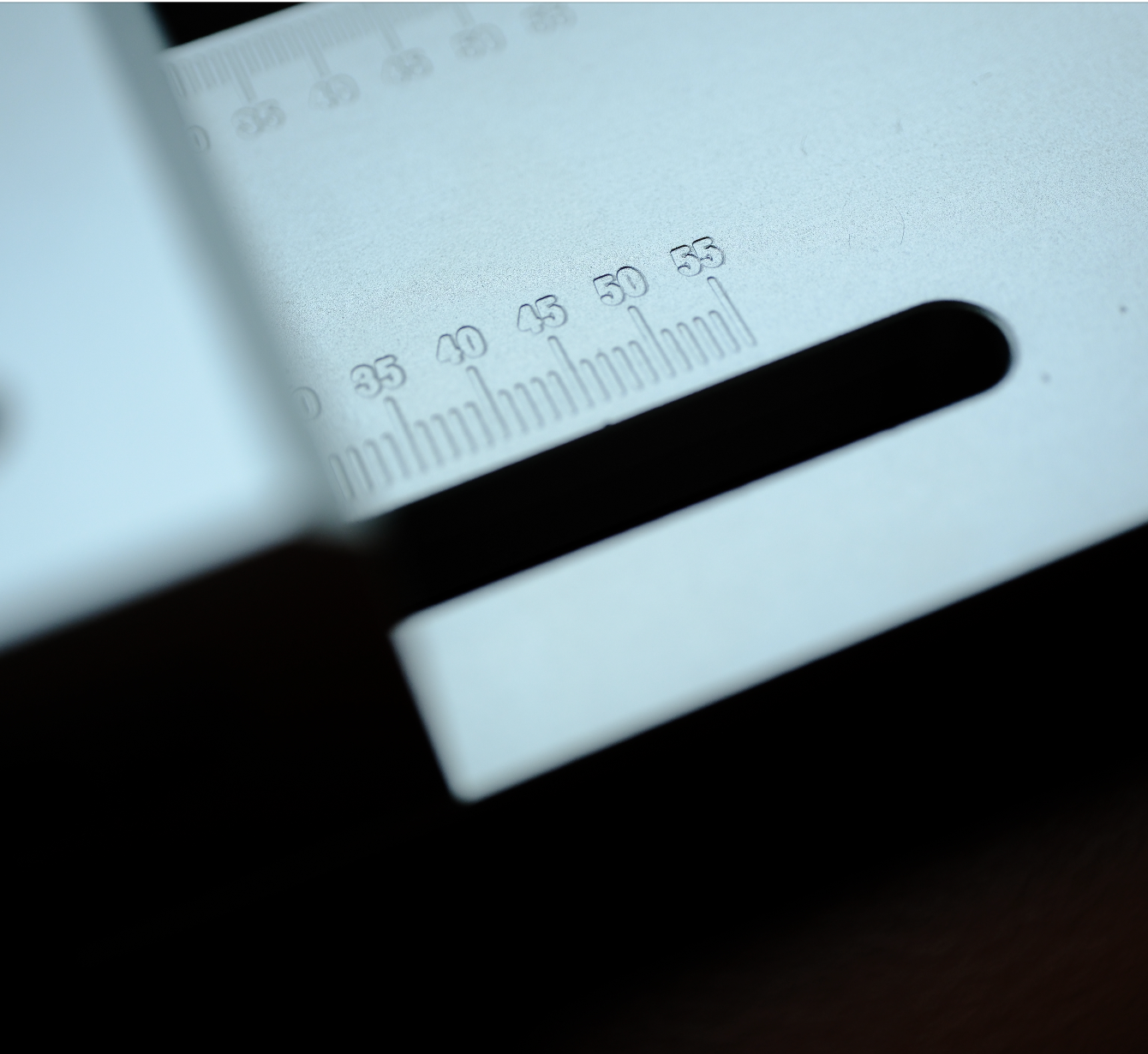 MinimalistDeluxeLeatherEdgeCutter