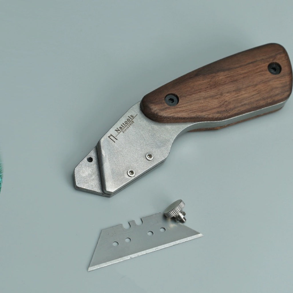 Heavy-Duty Trapezoid Craft Knife