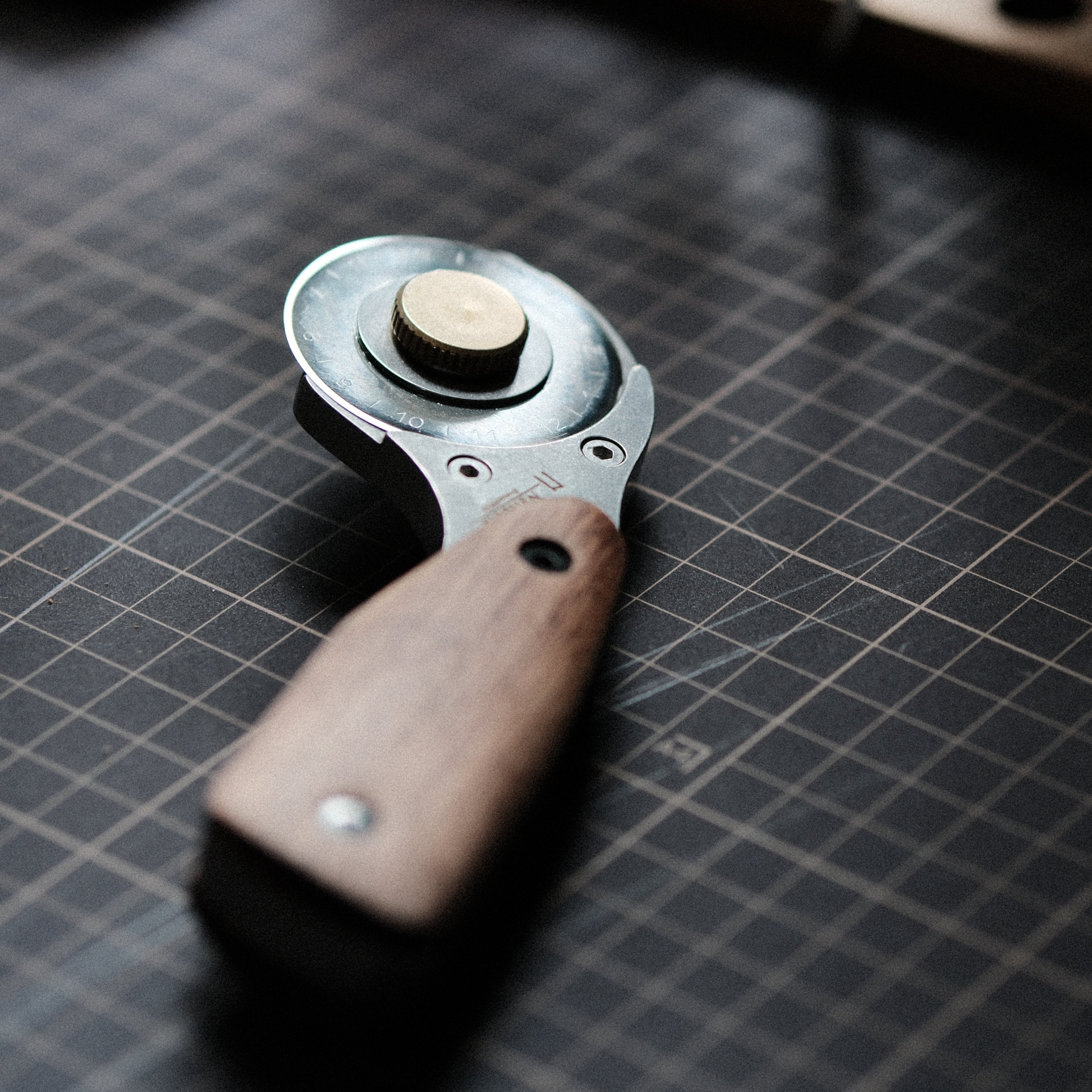 The Nattools Safety Rotary Leather Cutter is a compact, easy-to-control leather cutting tool with a retractable rotary blade, replaceable blade system, stainless steel body, and comfortable wooden handle. It is designed for smooth, safer, and less tiring cutting when working on leather straps, bag handles, panels, and pattern edges.