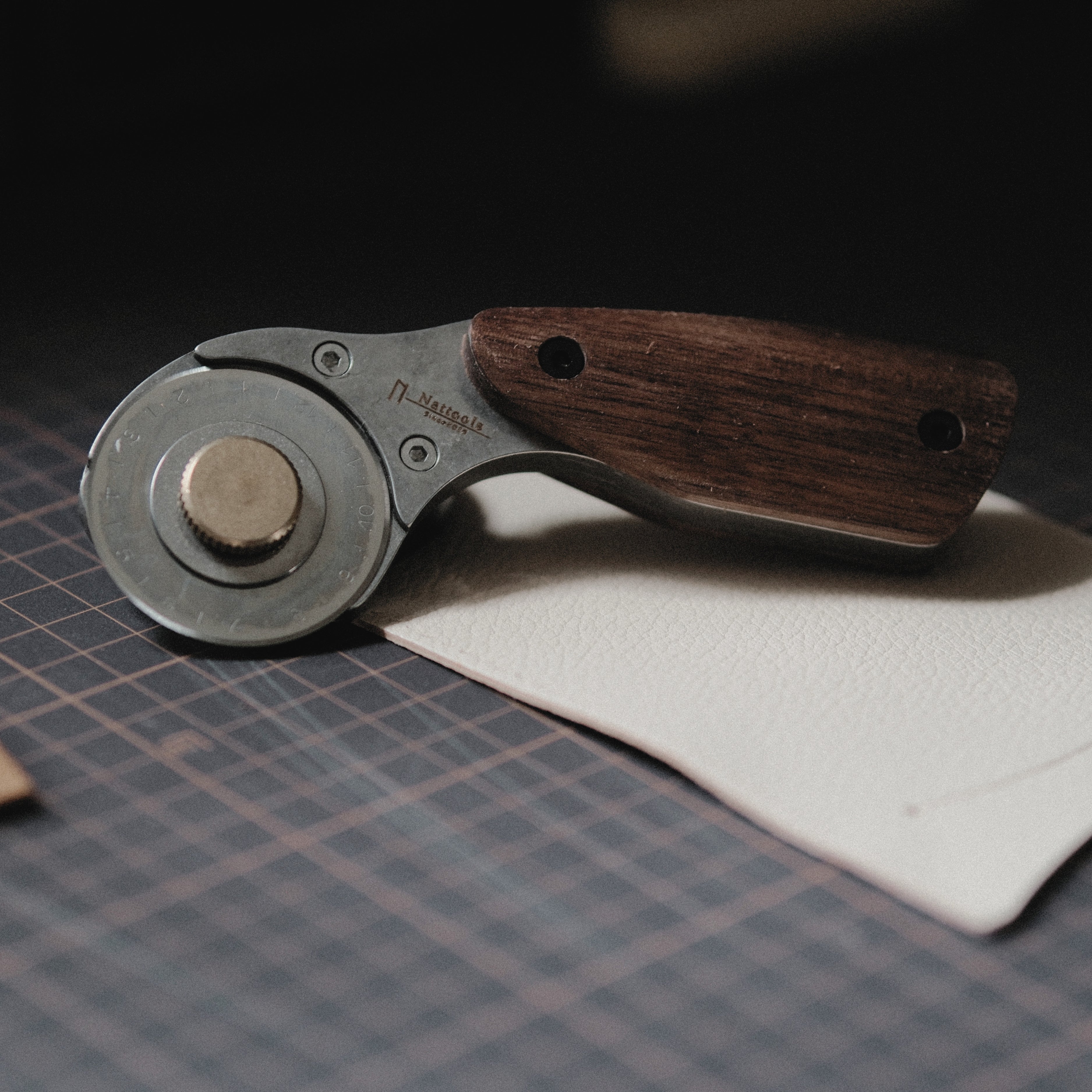 Cut leather more safely and smoothly with the Nattools rotary leather cutter. Features a retractable replaceable blade, stainless steel body, comfortable wooden handle, and safety lock for cleaner strap, bag, and pattern cutting. Shop now.