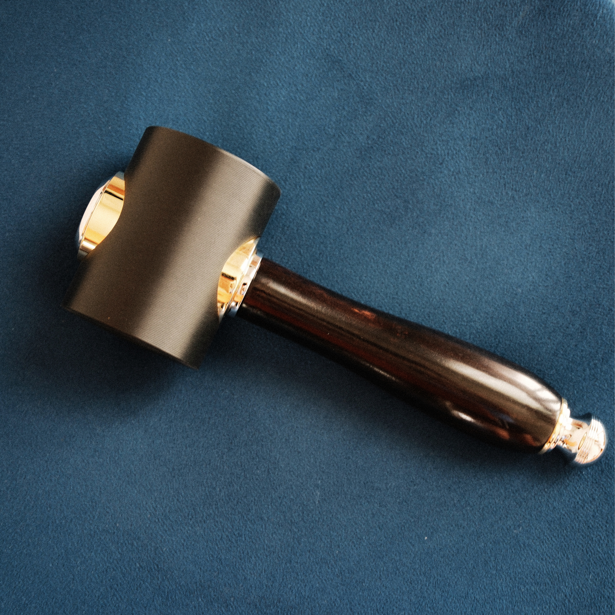 All three are made with a zitan (premium rosewood) handle, along with stainless steel and brass details, giving them a solid, comfortable feel in hand. Since the handle is made from natural wood, each piece will have its own grain pattern.