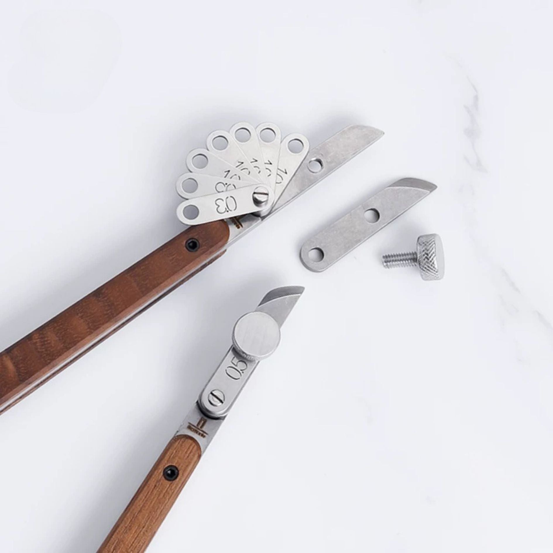 Adjustable leather edge creaser for clean, consistent stitch-line marks. Shim-based spacing lets you dial in perfect lines for belts, wallets and straps. 304 stainless body, stone-washed finish, walnut handle for comfort and control. Get steadier edges—shop now.
