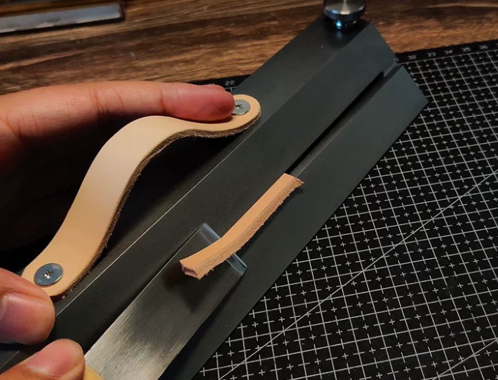 Premium Vulcan Dual-Angle Leathercraft Cutter - Latest Upgraded Version