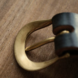 Solid brass belt buckle and keeper set with a clean, understated shape and an uncoated finish that develops a natural patina over time. Ideal for handmade leather belts, repairs and classic leathercraft projects. Shop solid brass belt hardware at CÍ.