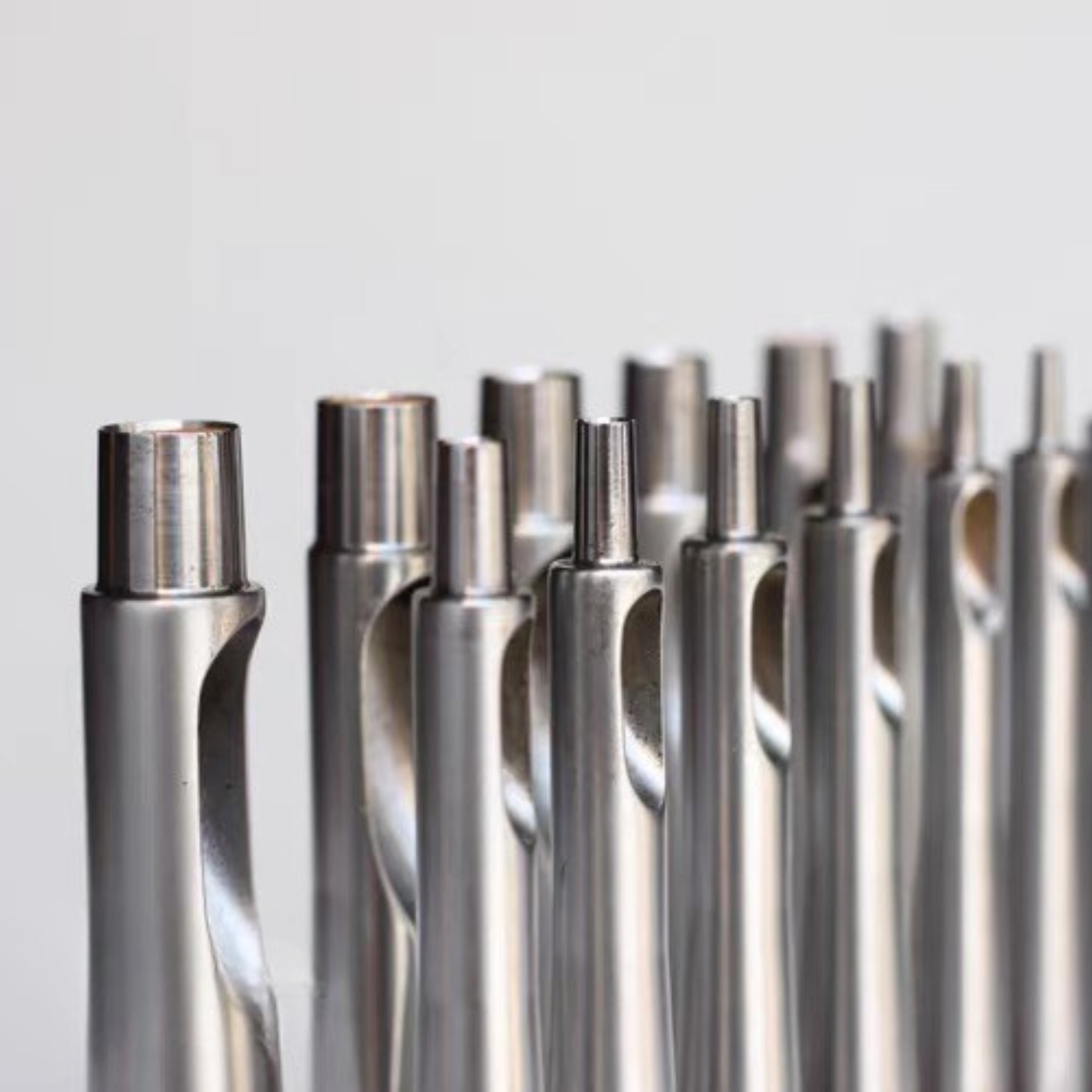 It is made from Taiwan-made high-alloy specialty steel, chosen for edge stability, toughness, and long-term use. Unlike many standard round punches with a tapered body, this punch uses a straight-wall, no-stretch design. The cutting shape goes straight down without expanding the hole, so the finished hole stays closer to the actual punch size.