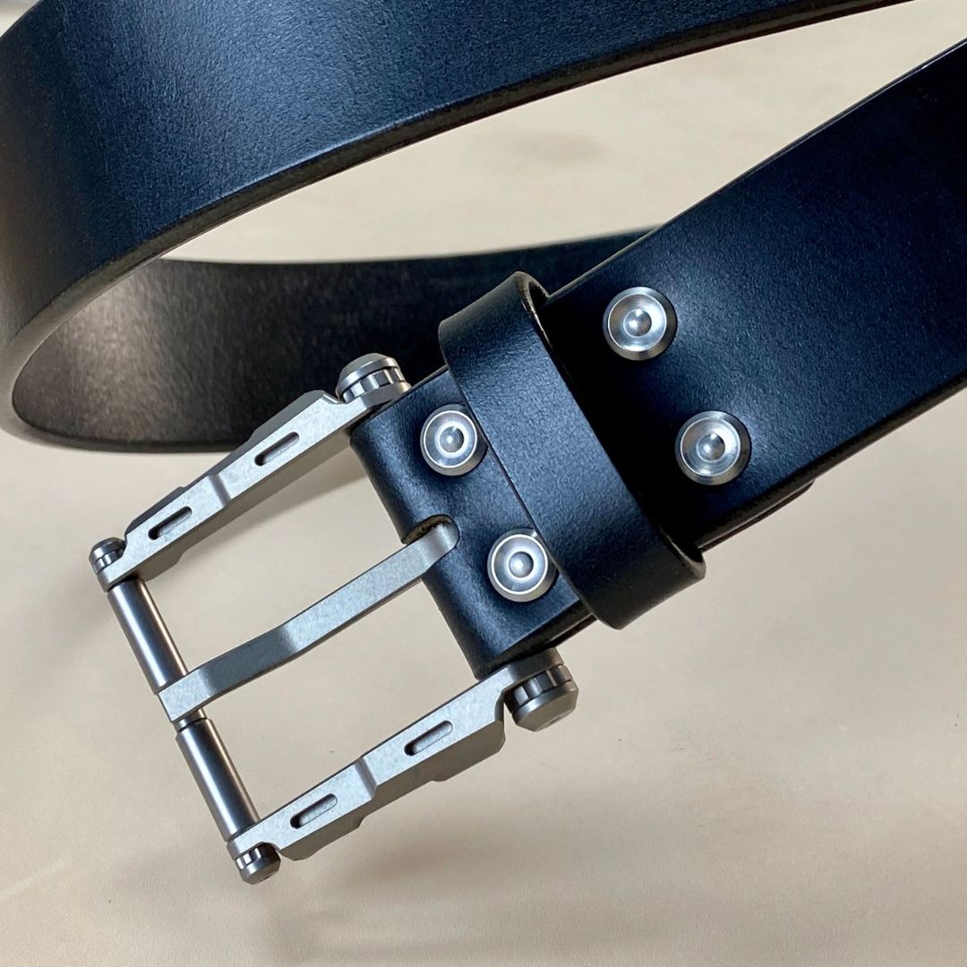men's dress belt unique buckle minimalist square sculptural titanium 32mm 'Sui' 40.5mm Ultra-Light Pure Titanium Mechanical-Style Belt Buckle