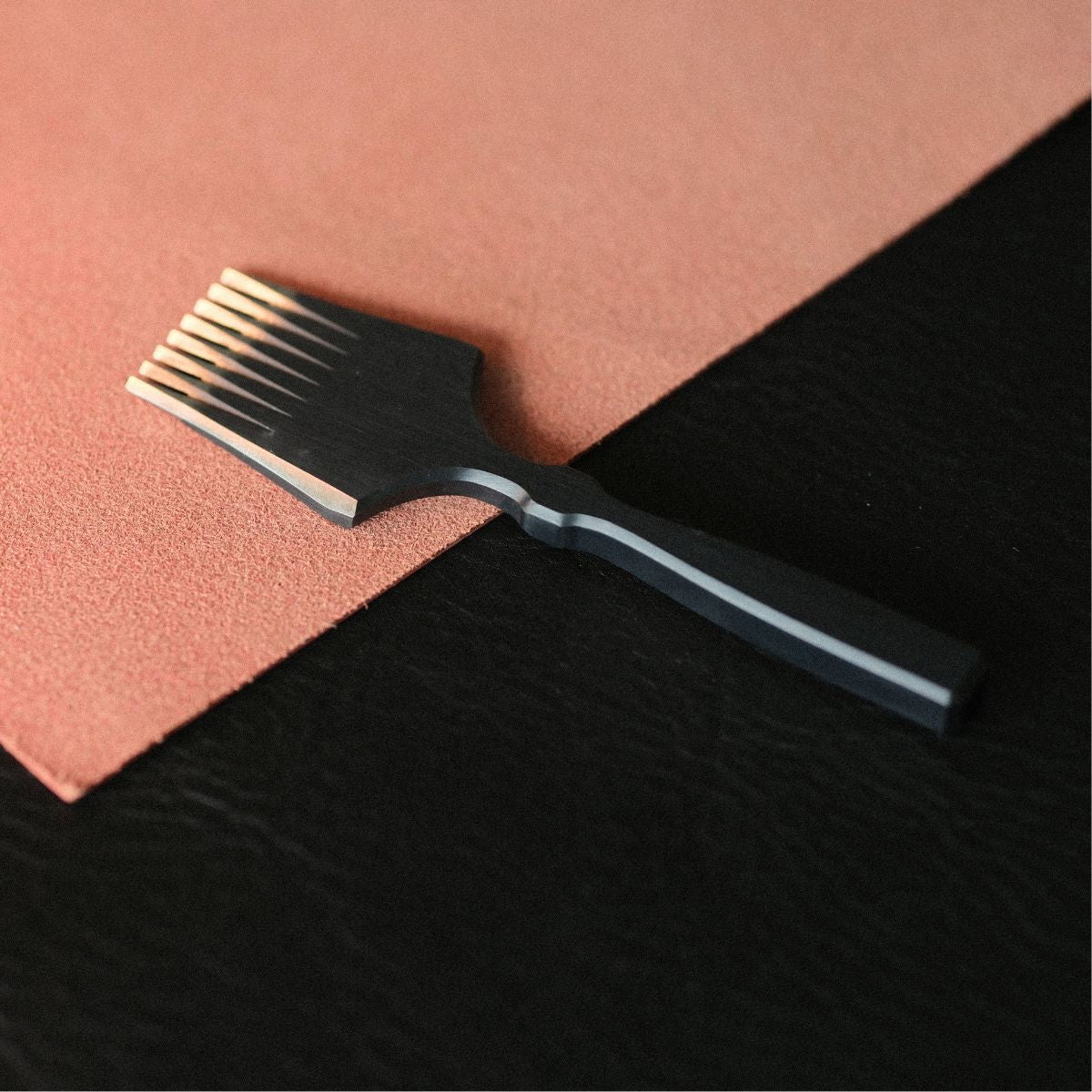 The AMY ROKE pricking iron also features an ergonomic handle, offering a variety of grip positions to suit the crafter’s comfort and control, setting it apart from other tools on the market.