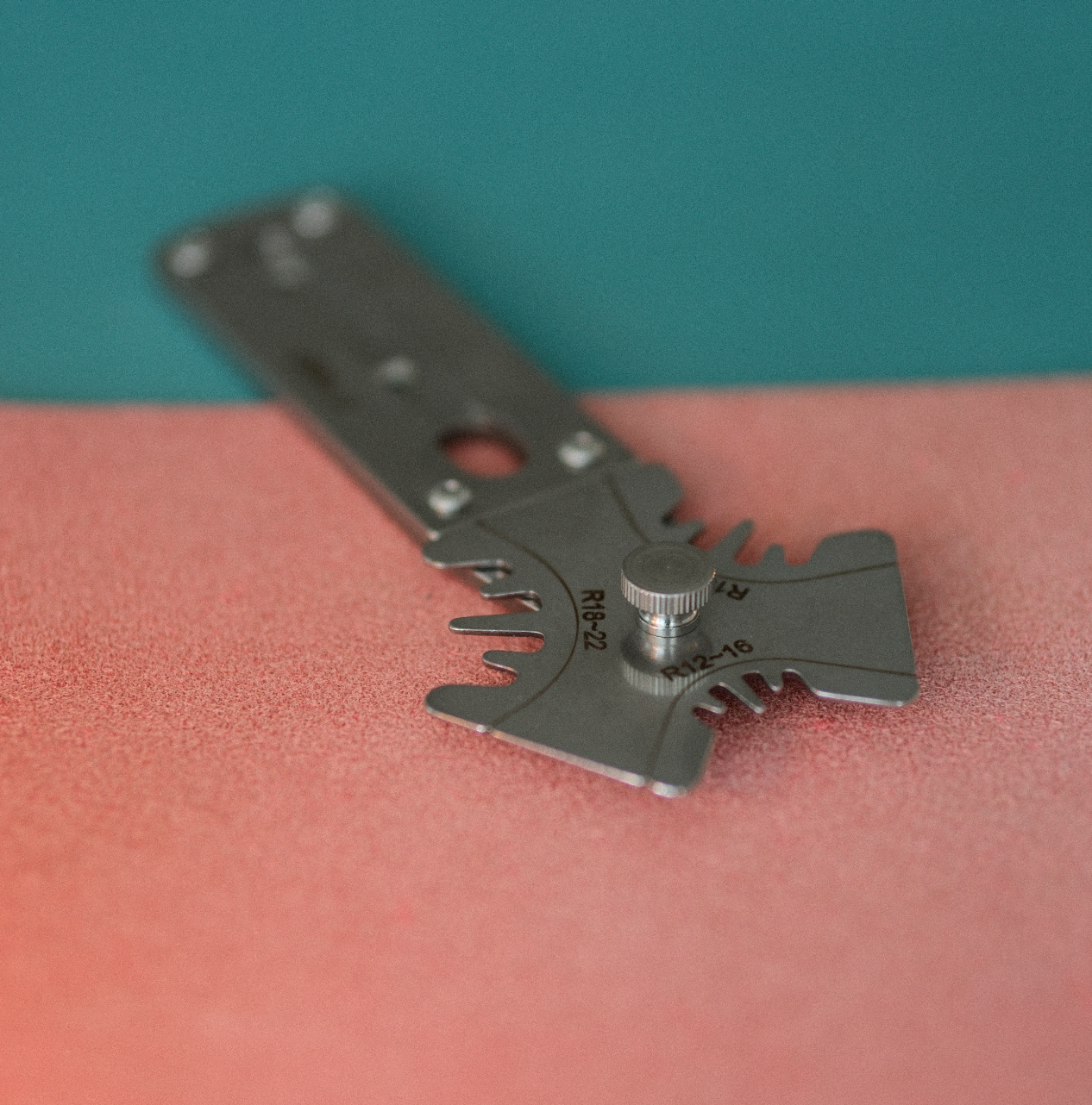 Versatile and Efficient: Quickly switch between three bending sizes (R12-16,R16-18, R18-22) by simply turning a single screw.