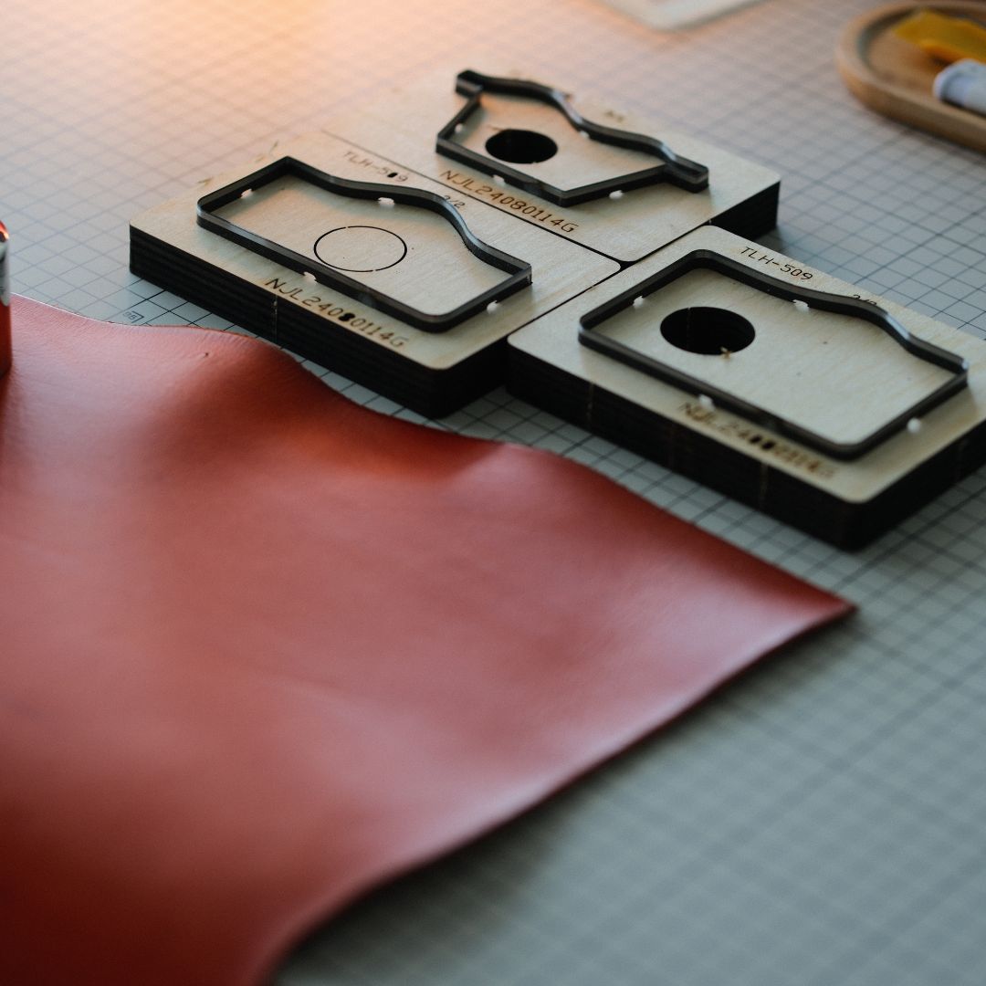 Wave Leather Card Holder Cutting Die