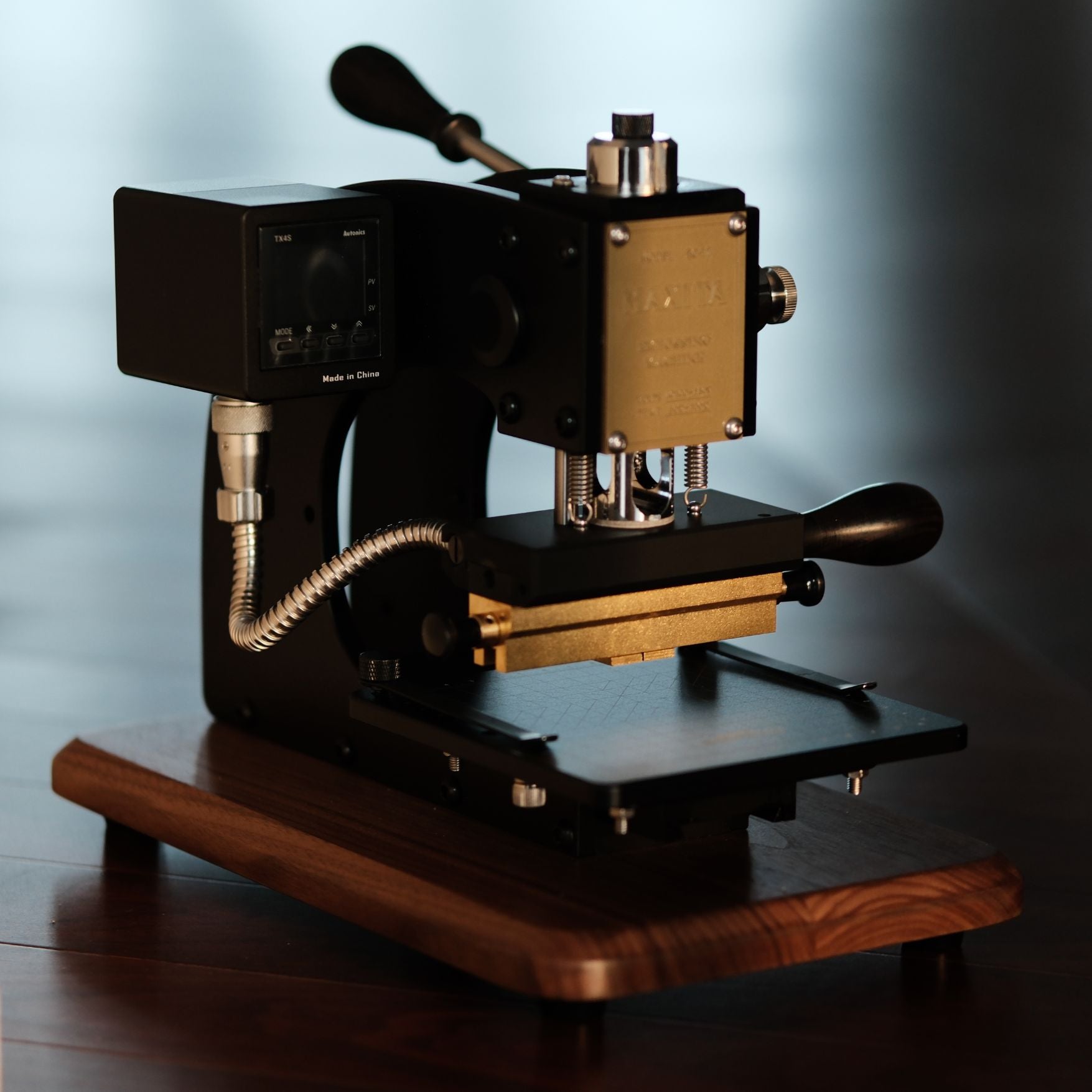 EC-27, Without the Hype: A Calm Case for a Hot-Foil Press You Can Grow With