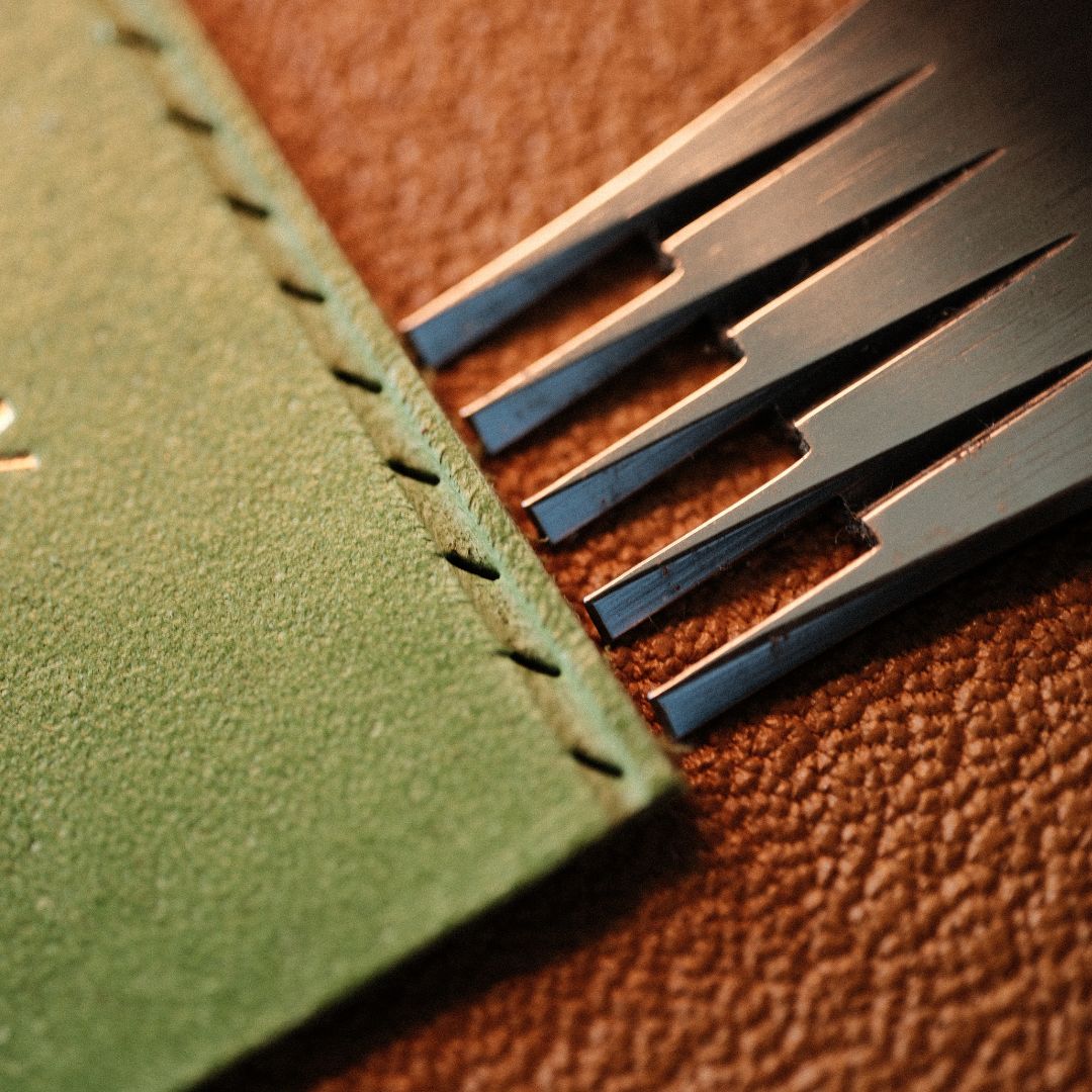 Why Do Professional Leatherworkers Swear by the Amy Roke French-Style Pricking Iron? A Deep Dive Into the Tool Behind the Cleanest Stitches
