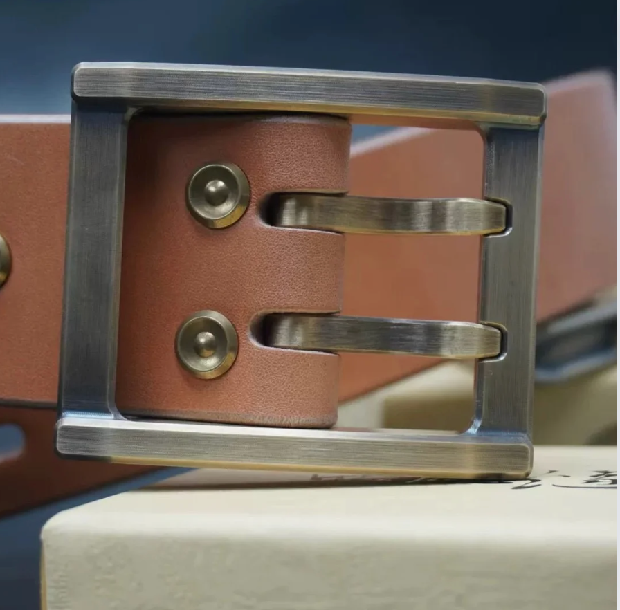 CNC vs. Traditional Molding: Which Brass Belt Buckle Reigns Supreme?