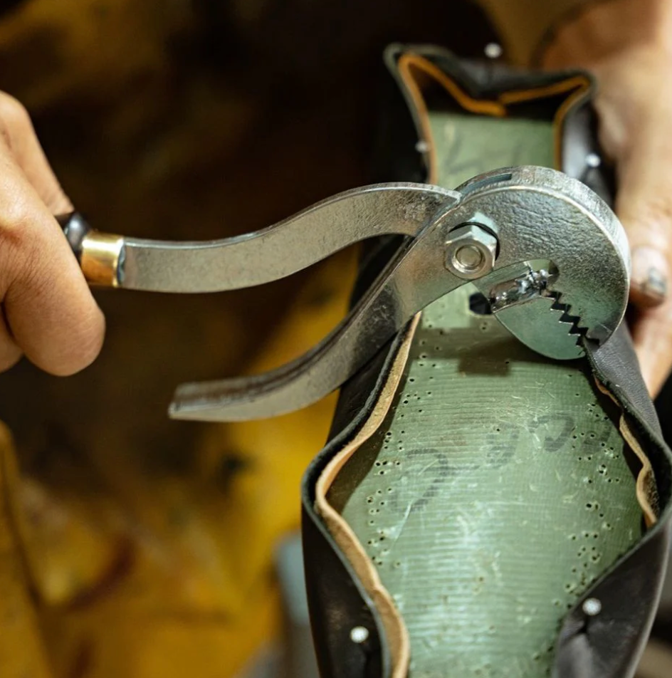 Share :      Goodyear Handmade Shoemaking Pliers – Bullnose Stitching Tool