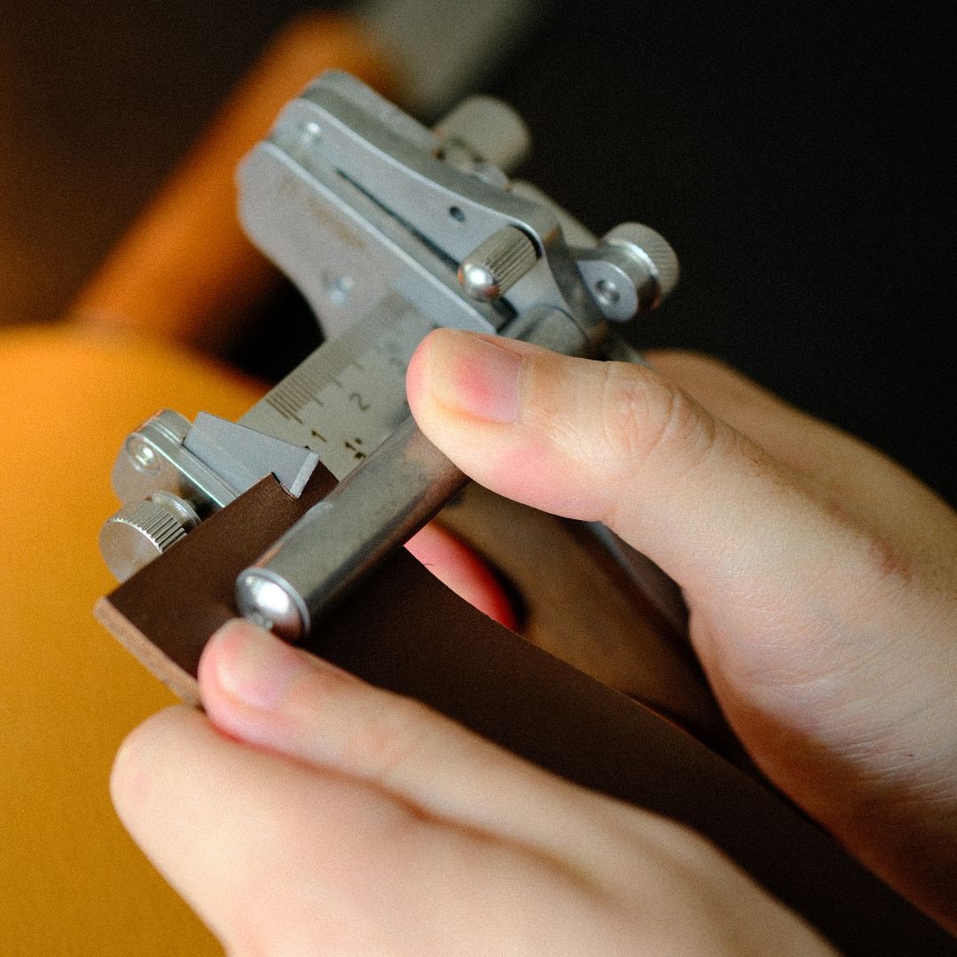 Discover why leatherworkers are ditching electric tools for the Luxury Leather Strap Cutter—featuring a rotating wheel, dual-scale precision, and no power required. Compact, smooth, and built to last. Upgrade your craft today.