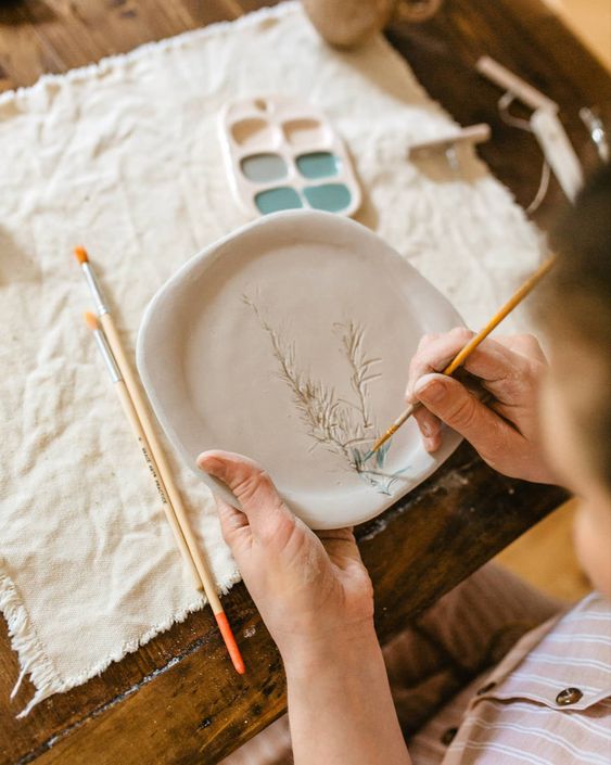 子どもの陶芸における無毒の釉下絵具の重要性