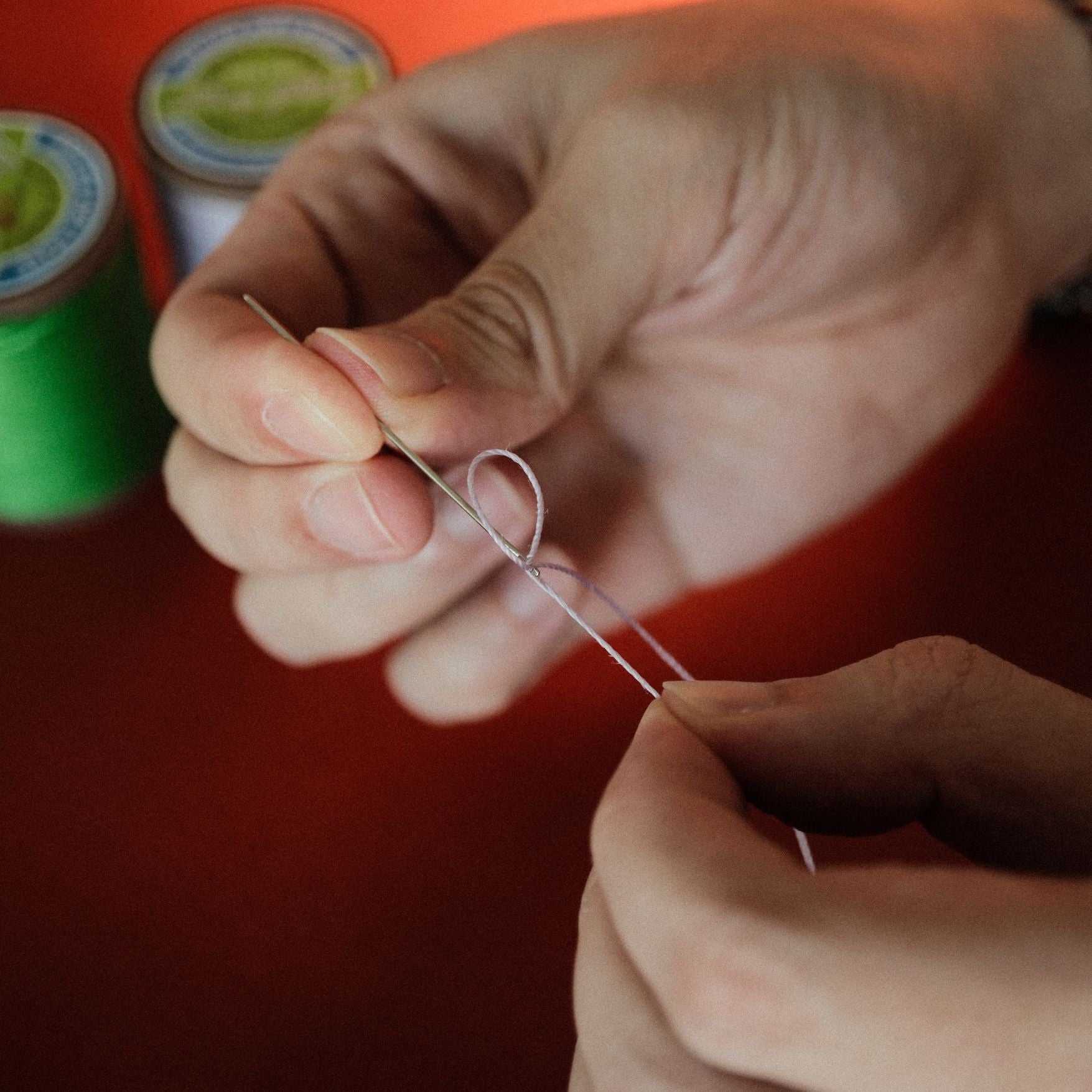 Discover the real difference between hand stitching and machine stitching in leathercraft. Learn why 0.55mm waxed polyester thread delivers smooth, durable, slip-free seams for wallets, belts & bags. Upgrade your stitching today.