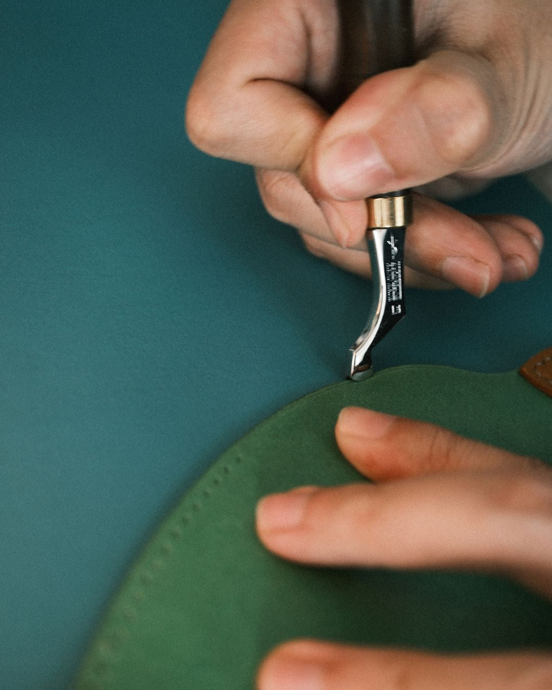 Discover why edge creasing is essential for clean, professional leather edges. Learn tips, avoid common mistakes, and explore the Yorkshine J-Type Edge Creaser. Master the details—shop now at CÍ.