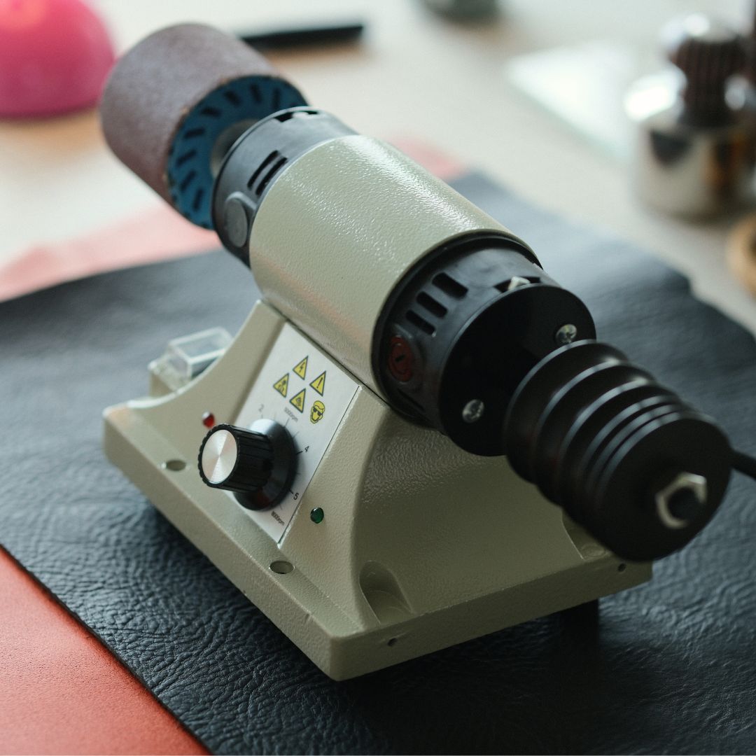Looking to elevate your leathercraft? Learn how an 8000RPM adjustable burnishing machine transforms edges, speeds up production, and delivers a professional finish. Get tips, FAQs, and more from CÍ Leather Tools.